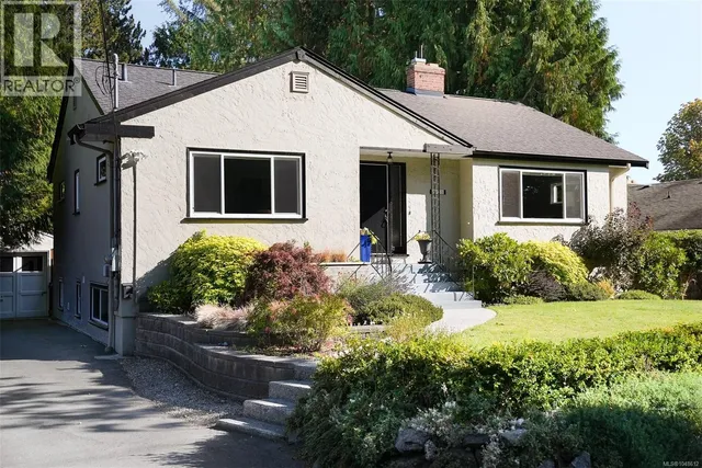 711 RICHMOND AVENUE, Victoria 1