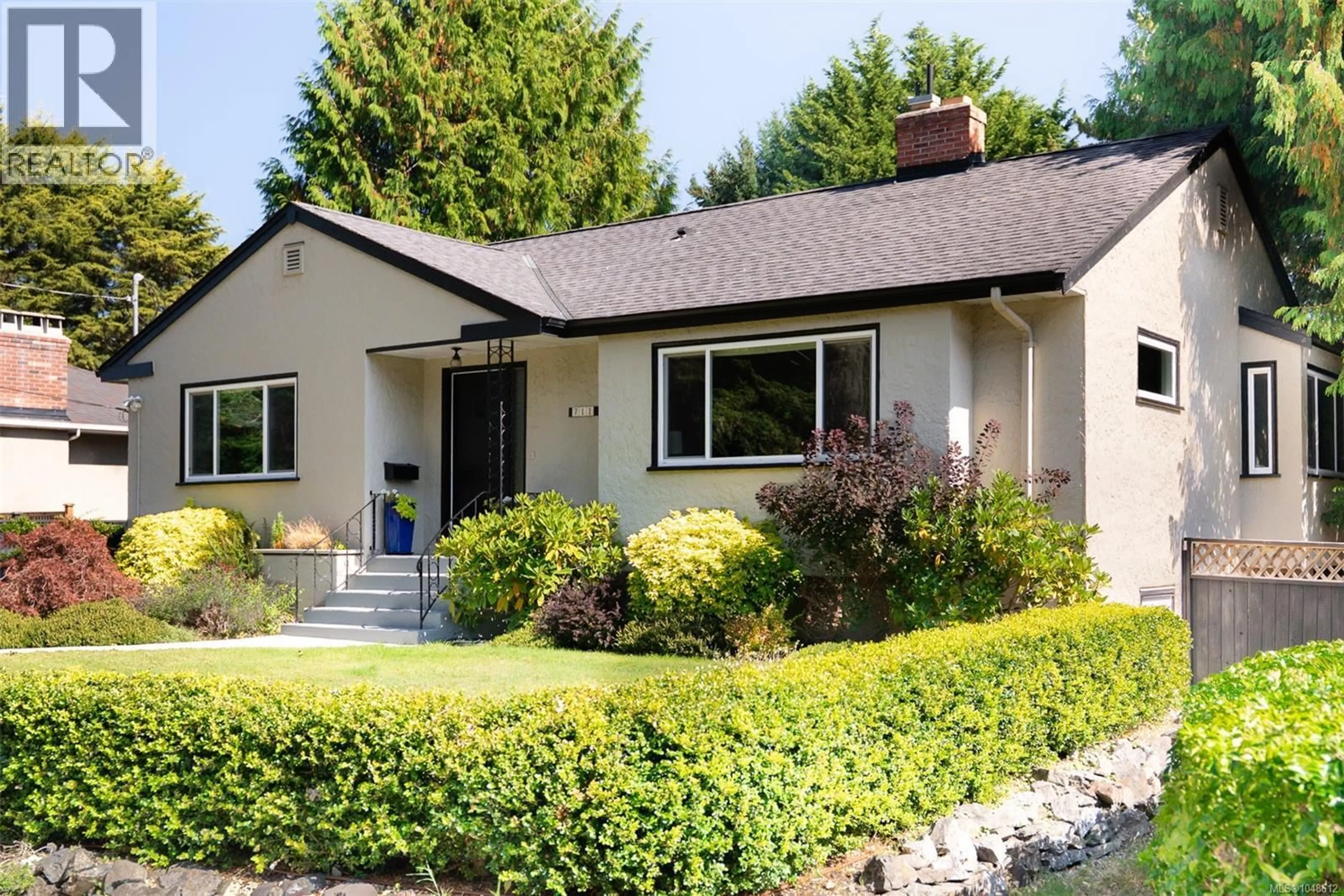 Home with vinyl exterior material, street for 711 RICHMOND AVENUE, Victoria British Columbia V8S3Z2