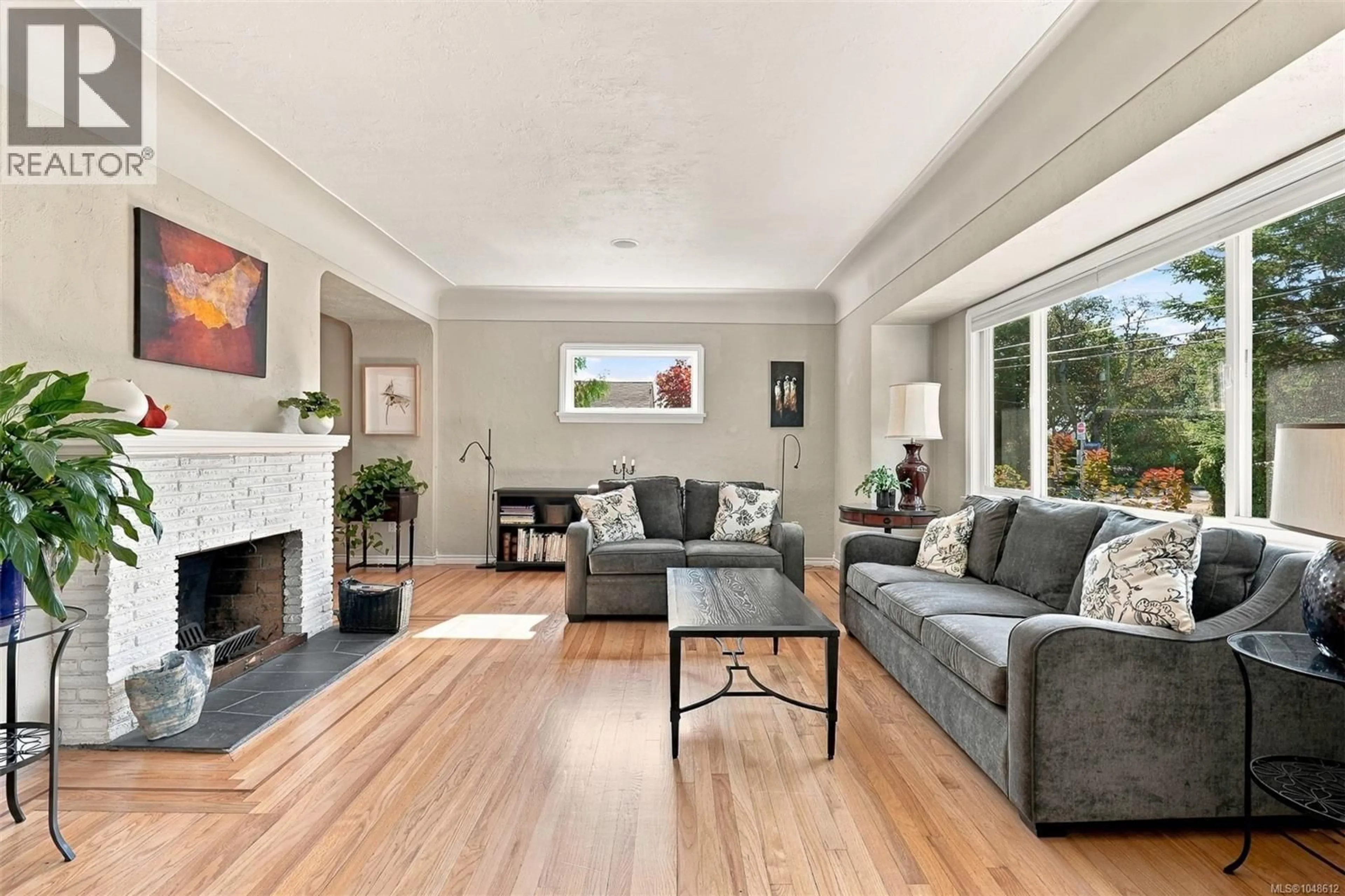 Living room with furniture, unknown for 711 RICHMOND AVENUE, Victoria British Columbia V8S3Z2