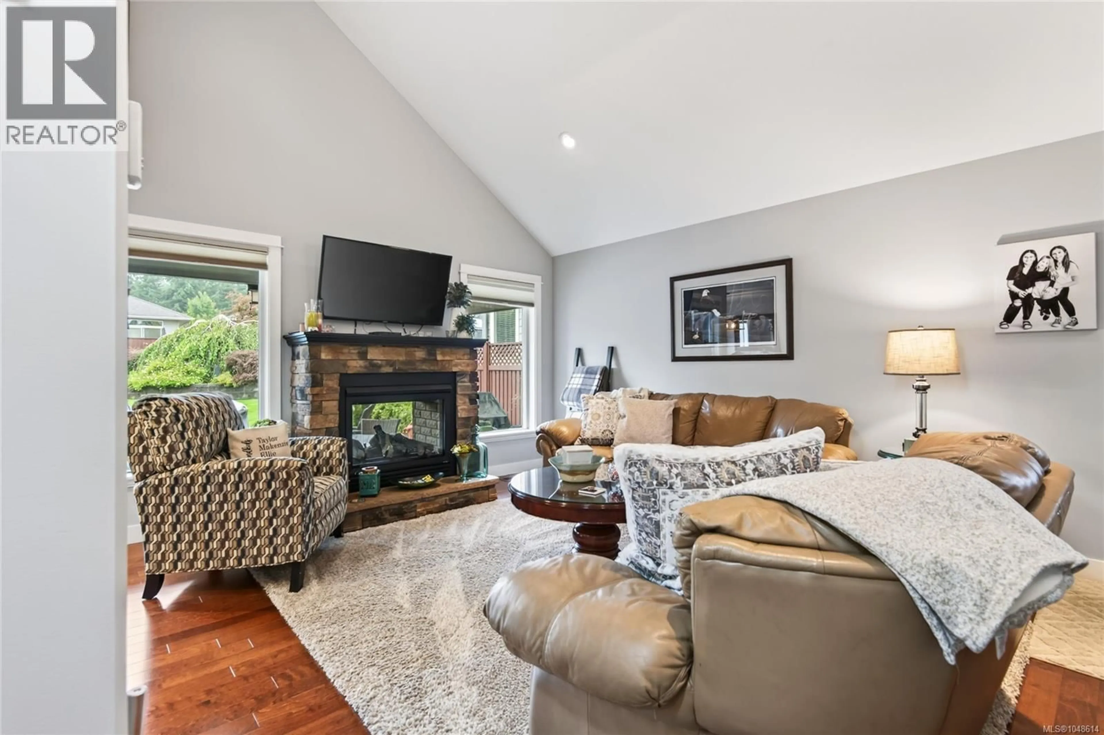 Living room with furniture, unknown for 982 CORDERO CRESCENT, Campbell River British Columbia V9H0C3