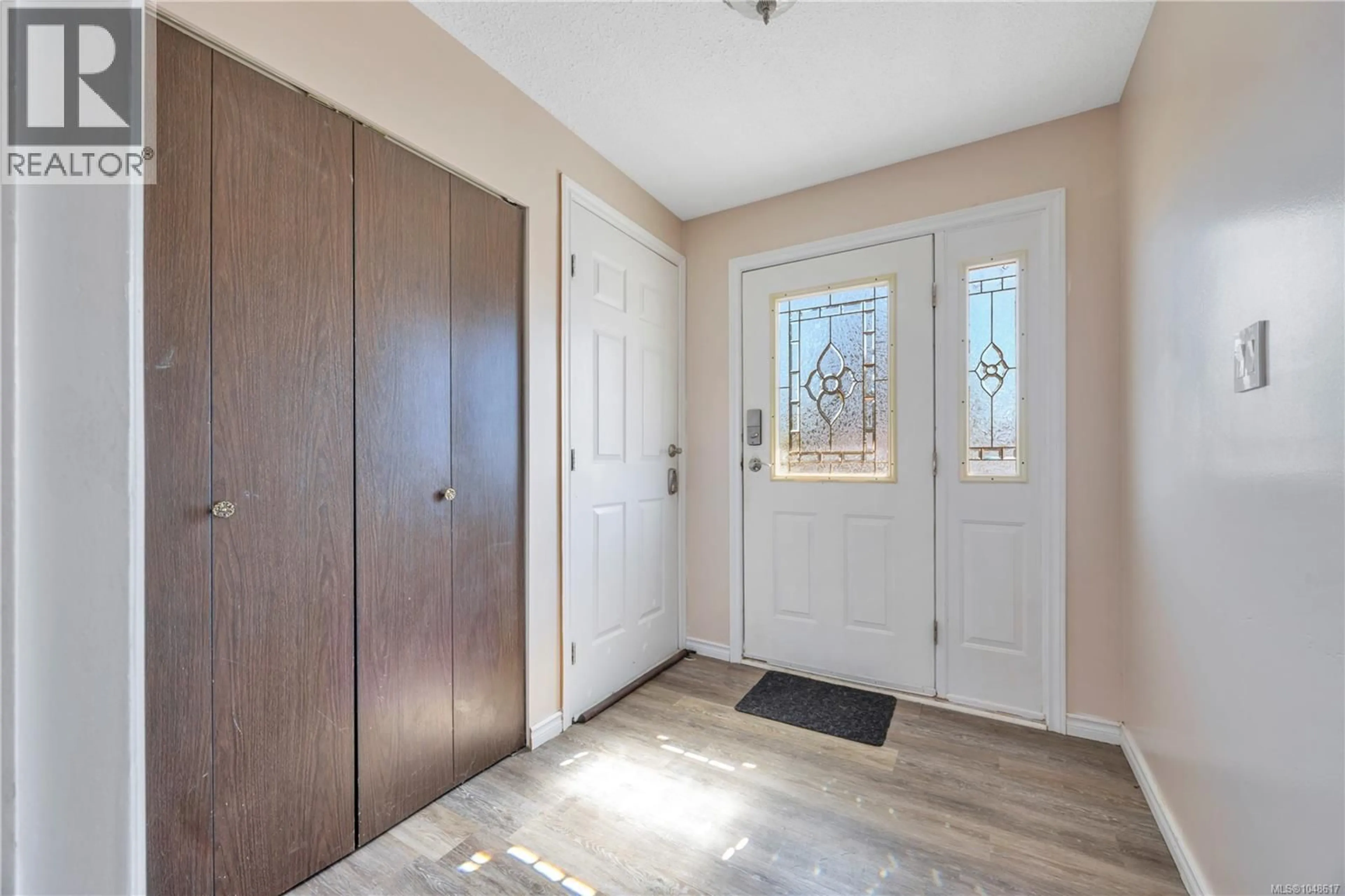 Indoor entryway for 2107 DUGGAN ROAD, Nanaimo British Columbia V9S5N9