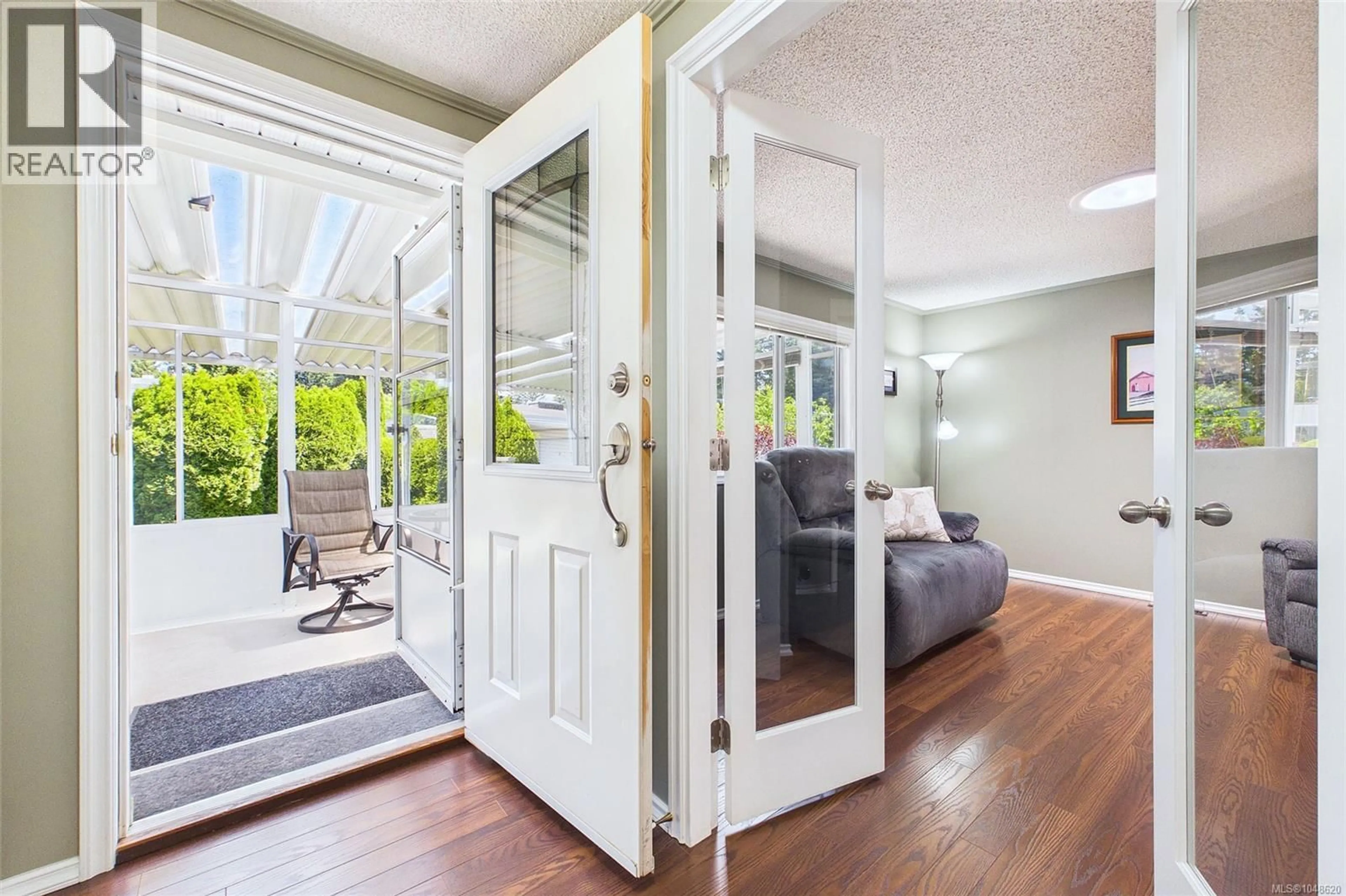 Indoor entryway for 5 - 6325 METRAL DRIVE, Nanaimo British Columbia V9T6P9