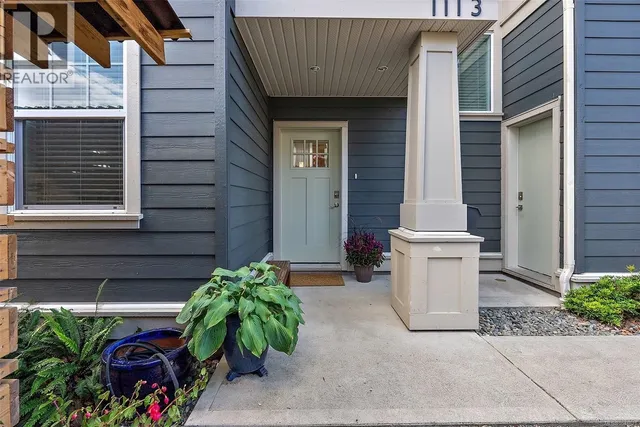 1113 LYALL STREET, Esquimalt 2