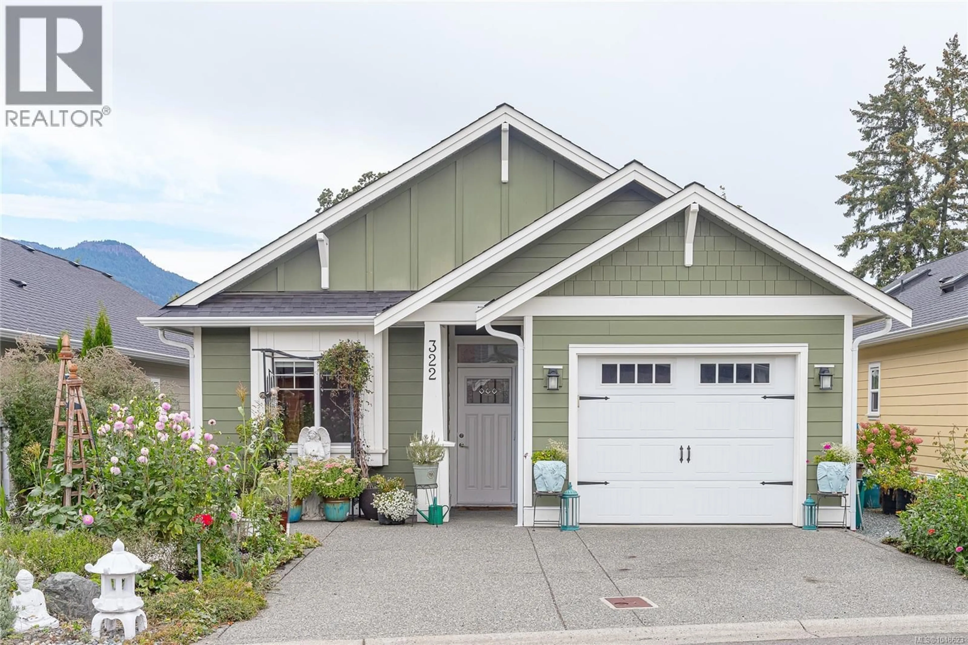 Home with vinyl exterior material, street for 322 EDGEWOOD CRESCENT, Duncan British Columbia V9L0G6