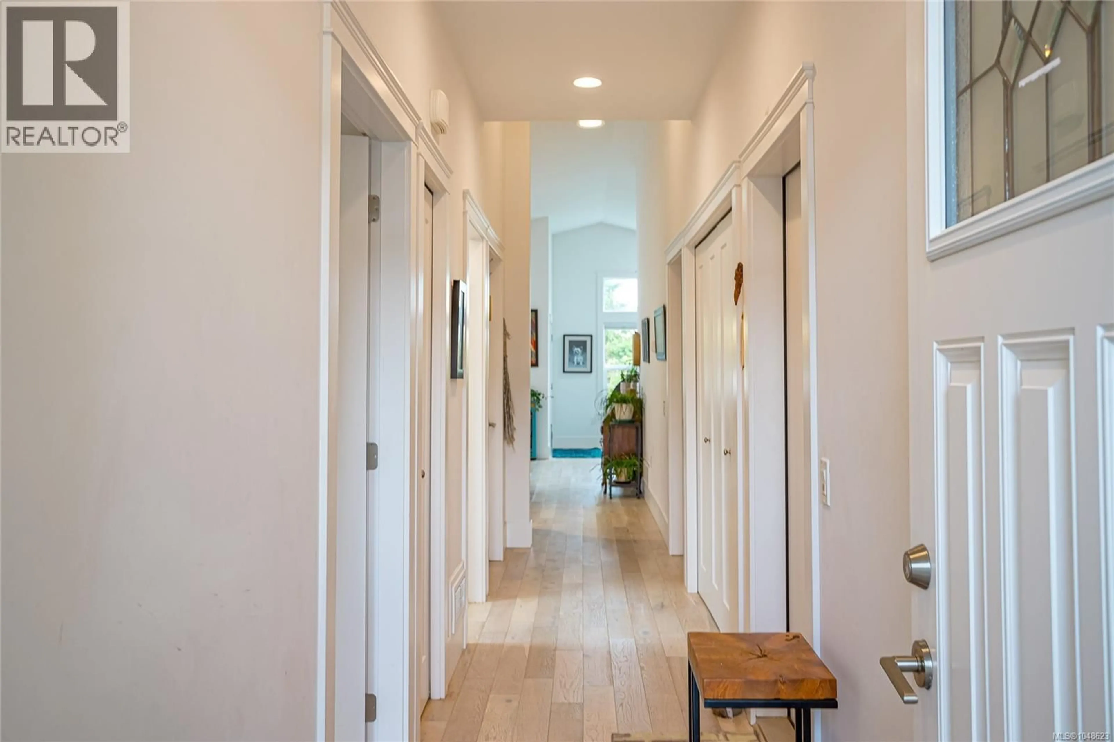 Indoor entryway for 322 EDGEWOOD CRESCENT, Duncan British Columbia V9L0G6