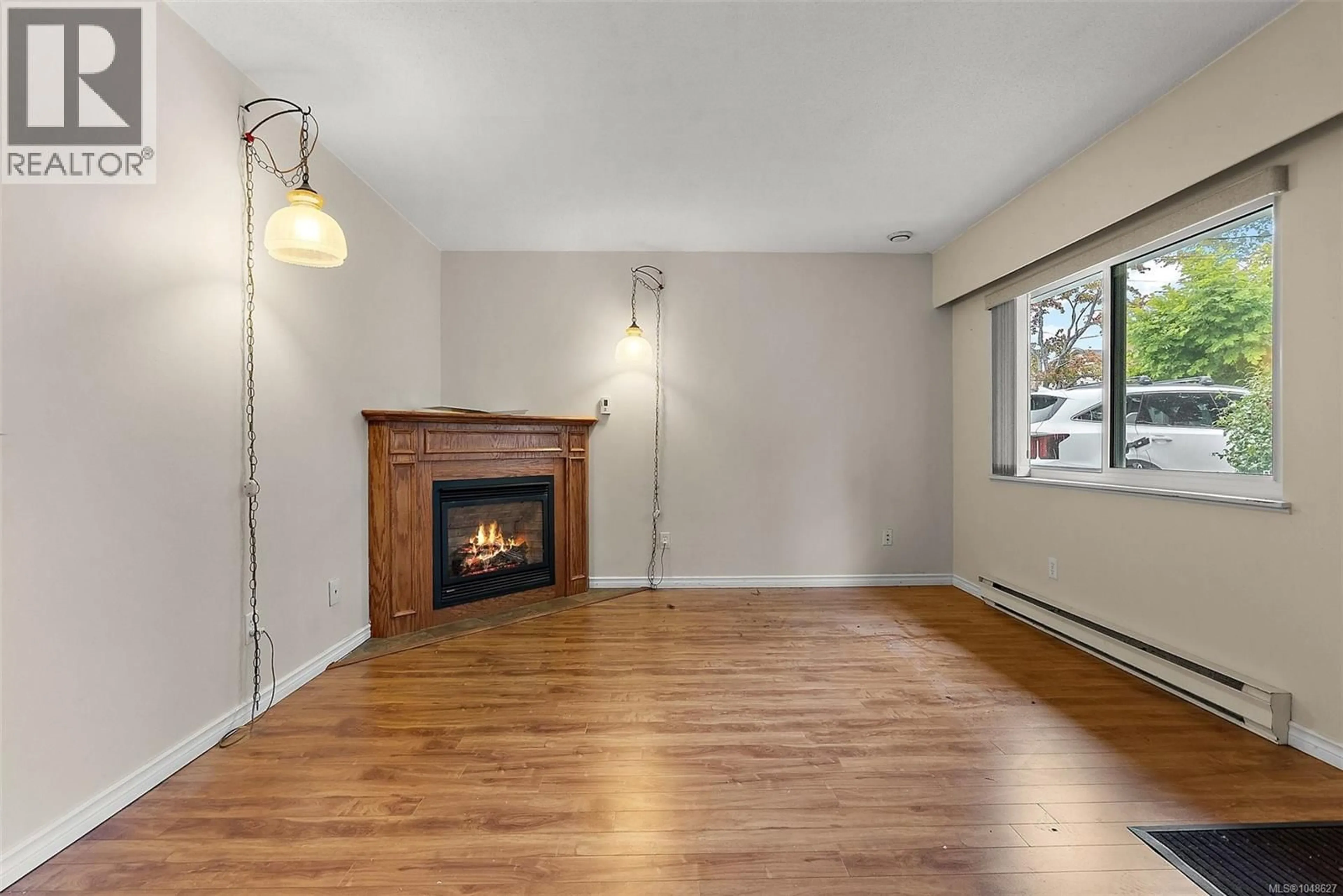 Living room with furniture, wood/laminate floor for 3167 IRMA STREET, Victoria British Columbia V9A1S9