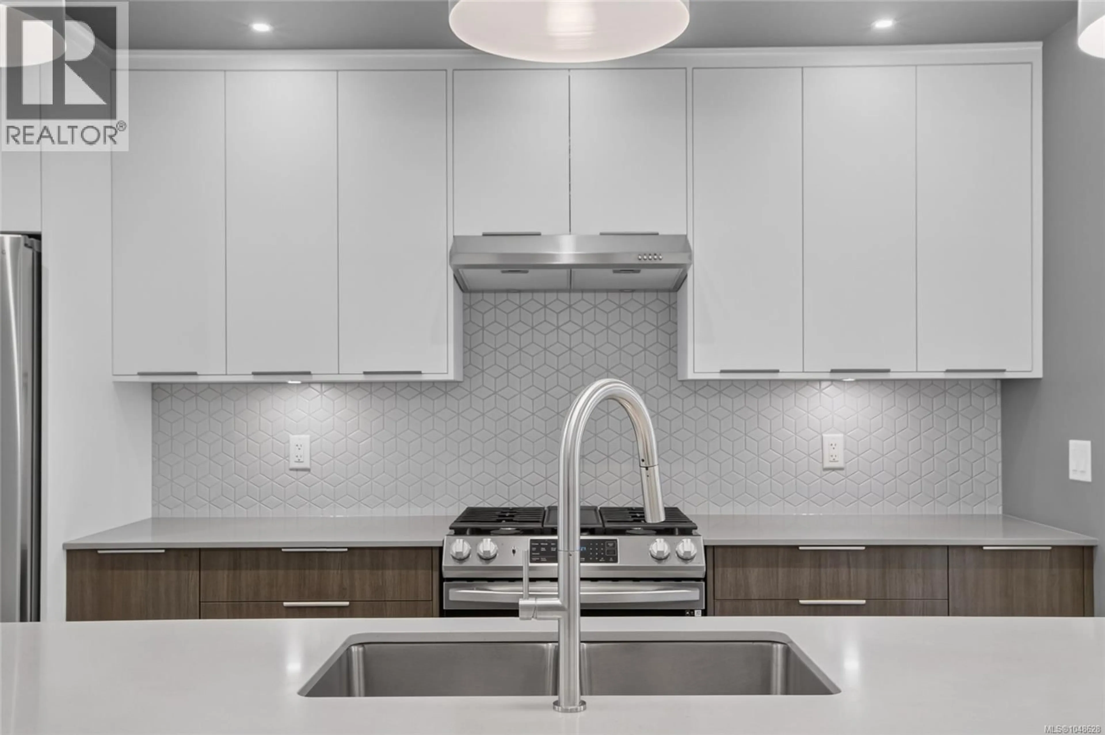 Contemporary kitchen, ceramic/tile floor for 13 - 2310 GUTHRIE ROAD, Comox British Columbia V9M0C6