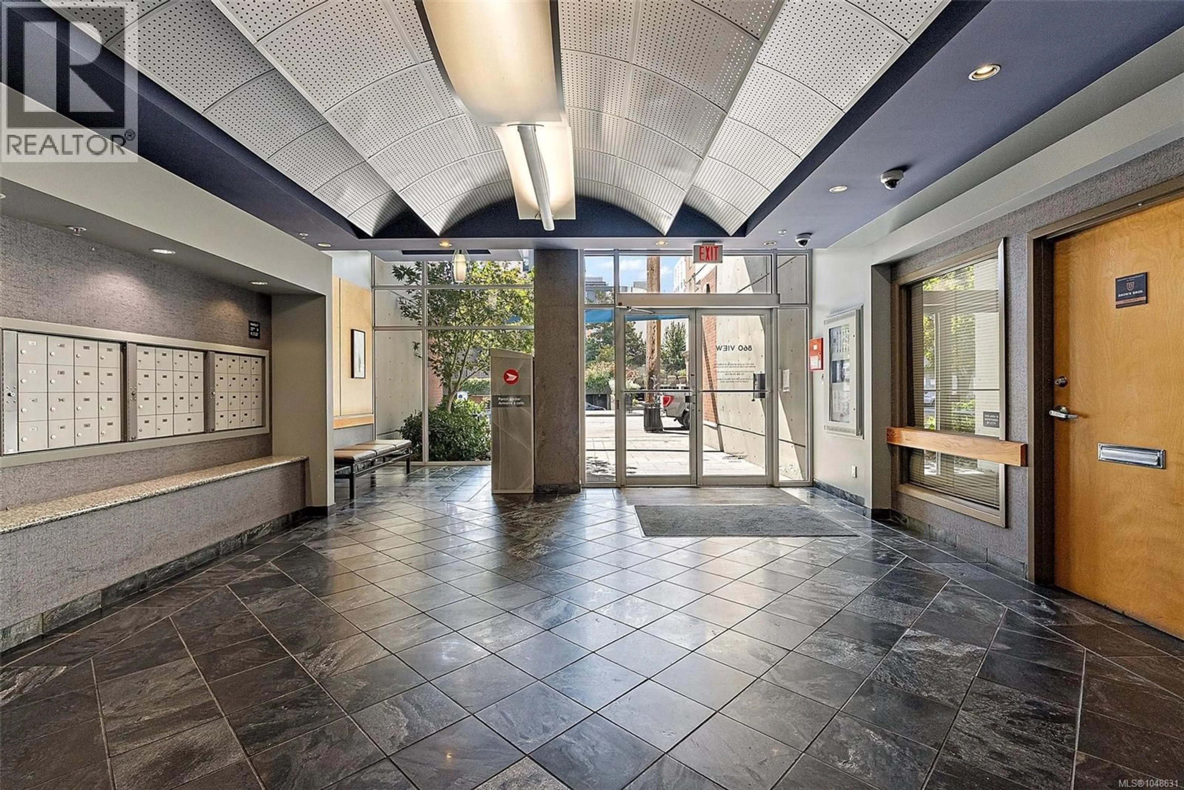 Indoor foyer for 301 - 860 VIEW STREET, Victoria British Columbia V8W3Z8