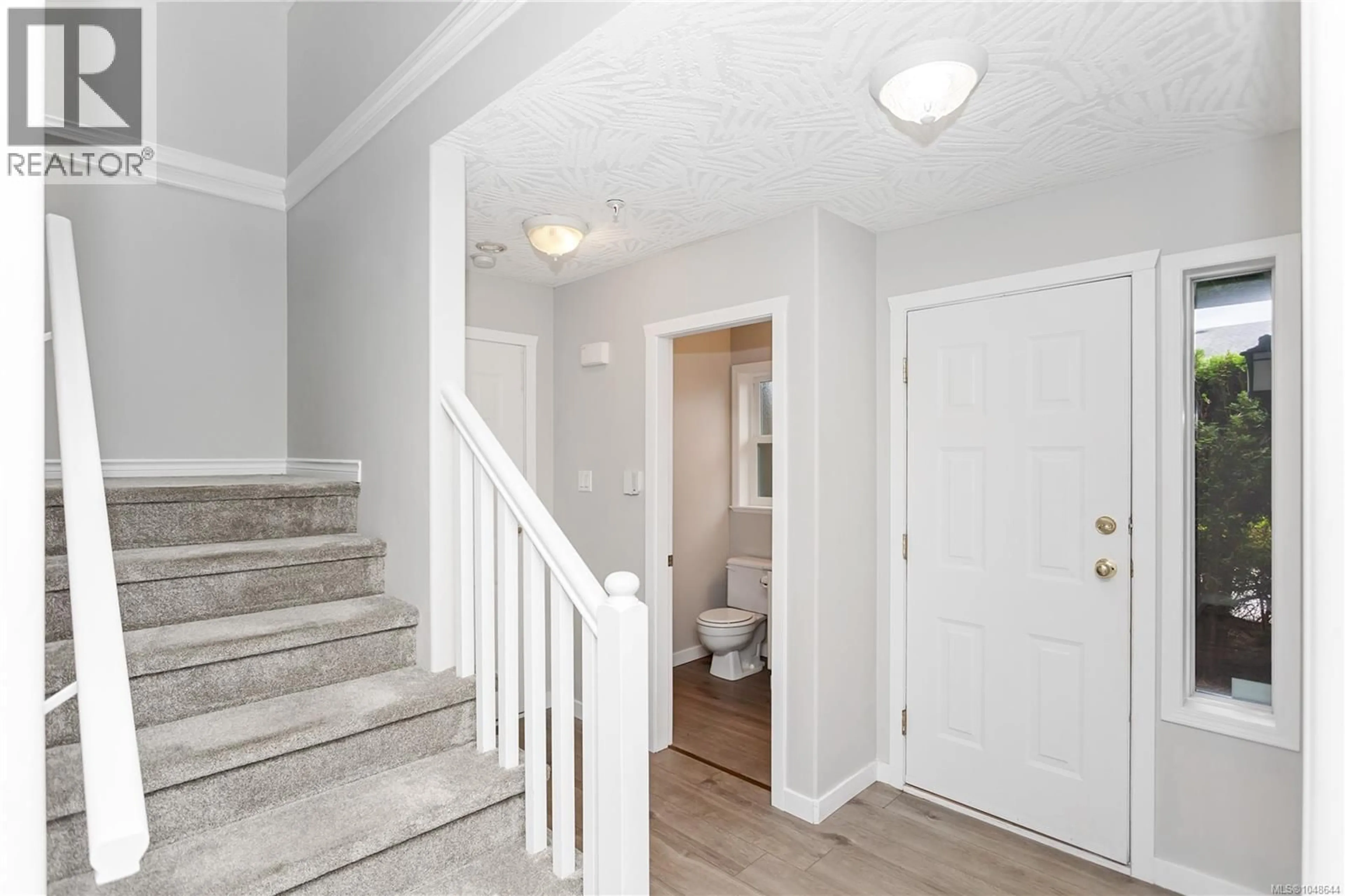 Indoor entryway for 1 - 6240 PARKWOOD DRIVE, Nanaimo British Columbia V9T6K9