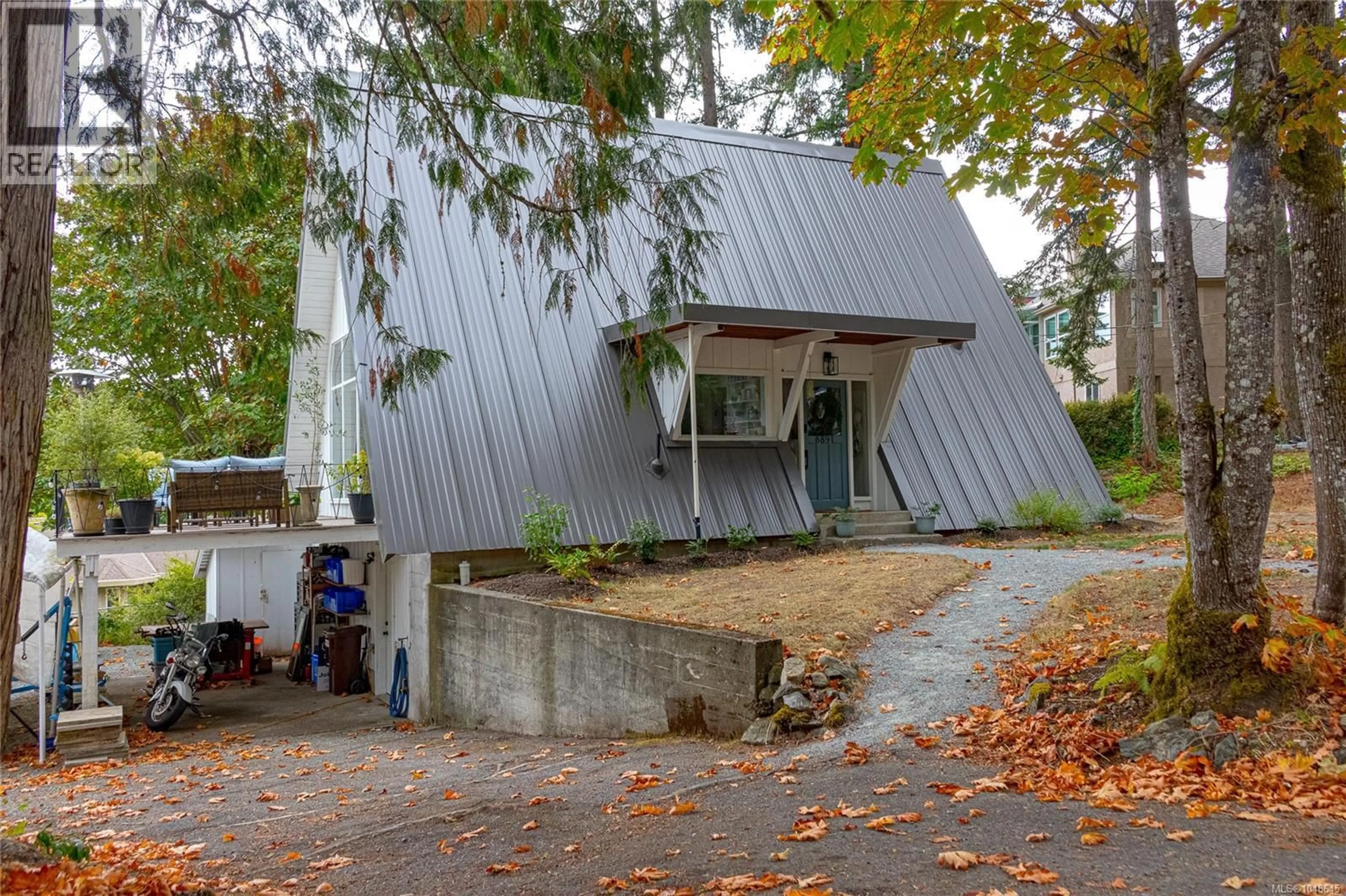 Home with vinyl exterior material, street for 6891 WOODWARD DRIVE, Central Saanich British Columbia V8M1A9