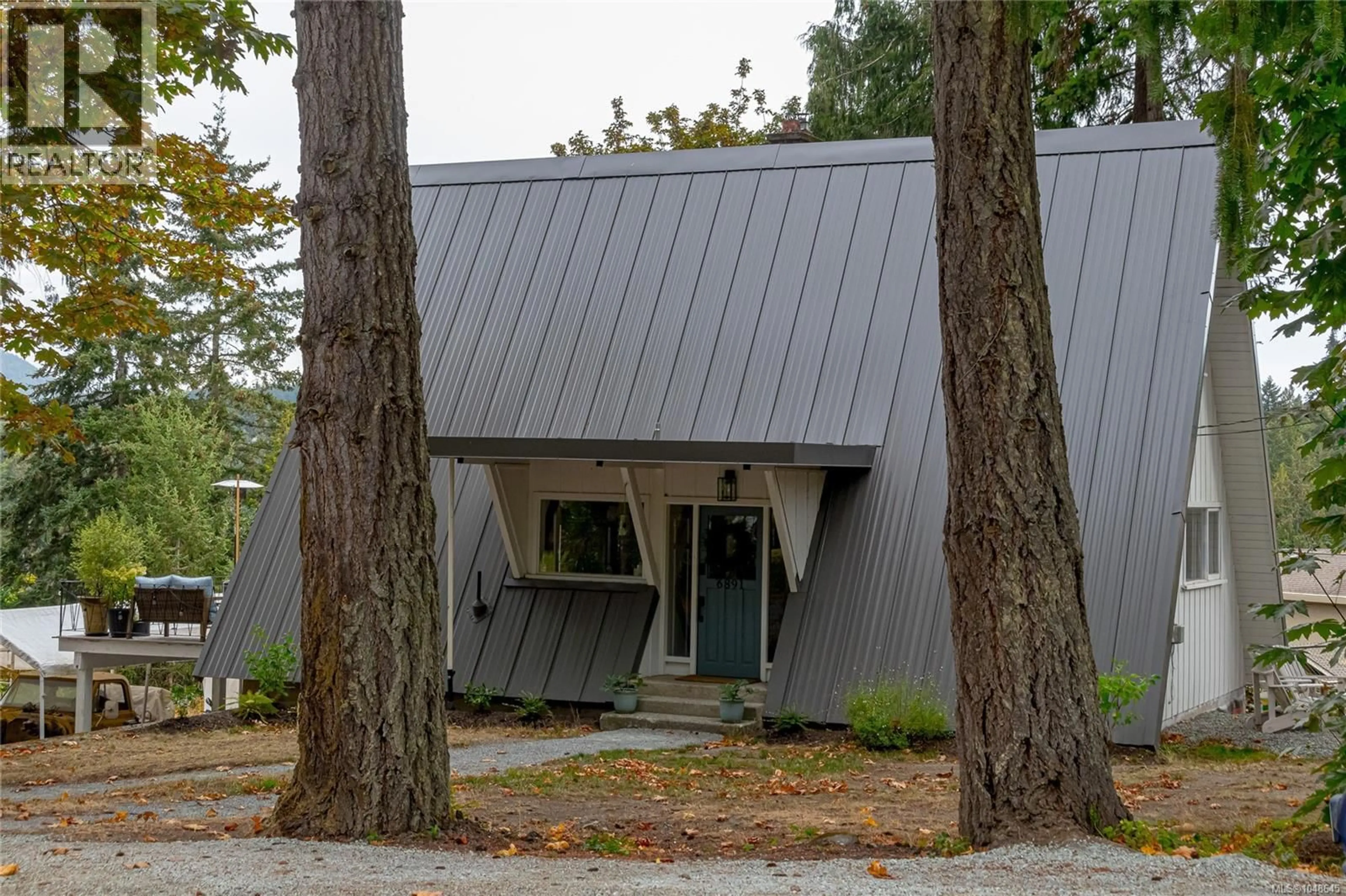 Home with vinyl exterior material, unknown for 6891 WOODWARD DRIVE, Central Saanich British Columbia V8M1A9