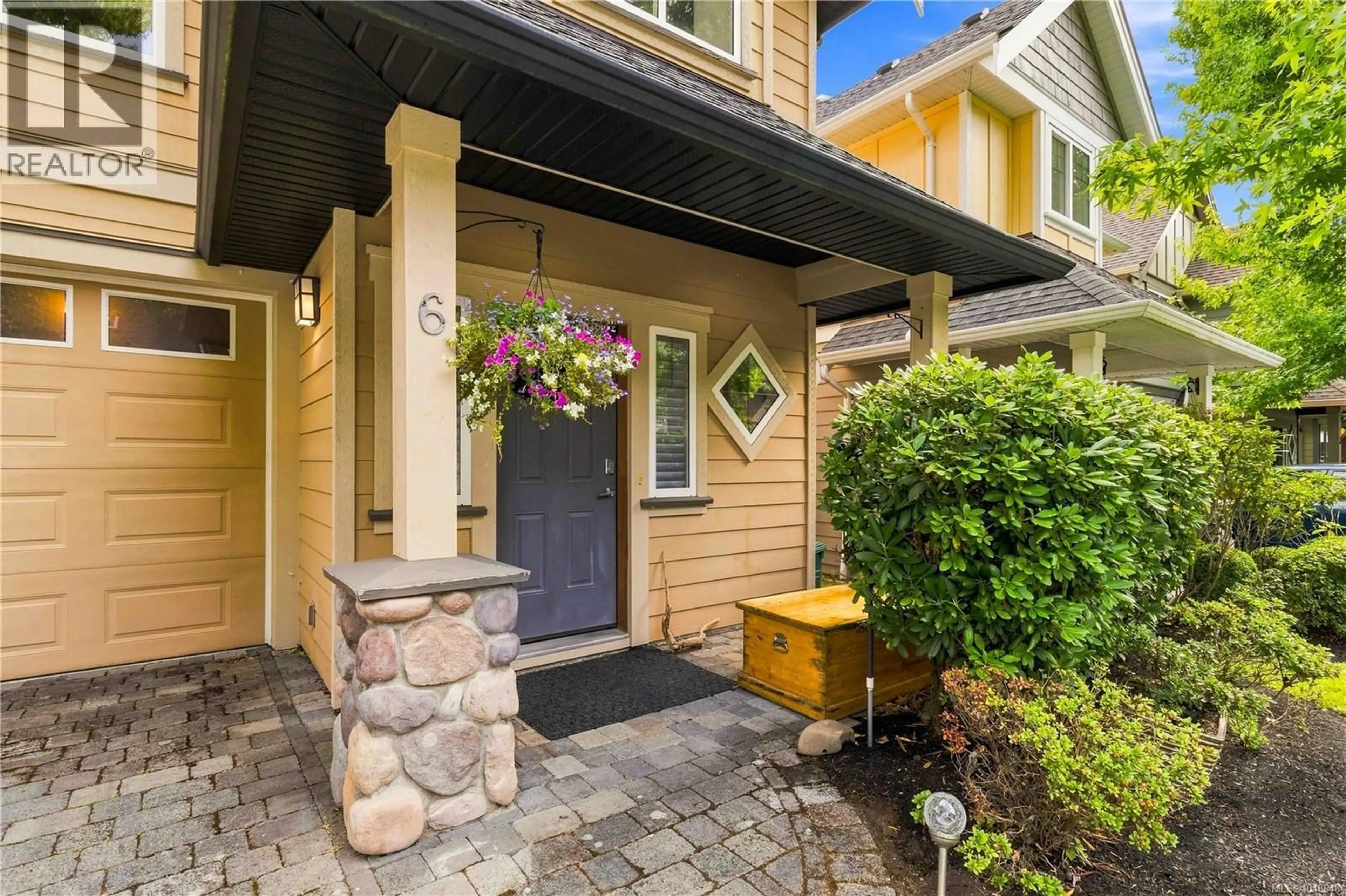 Indoor entryway for 6 - 2210 SOOKE ROAD, Colwood British Columbia V0S2R0