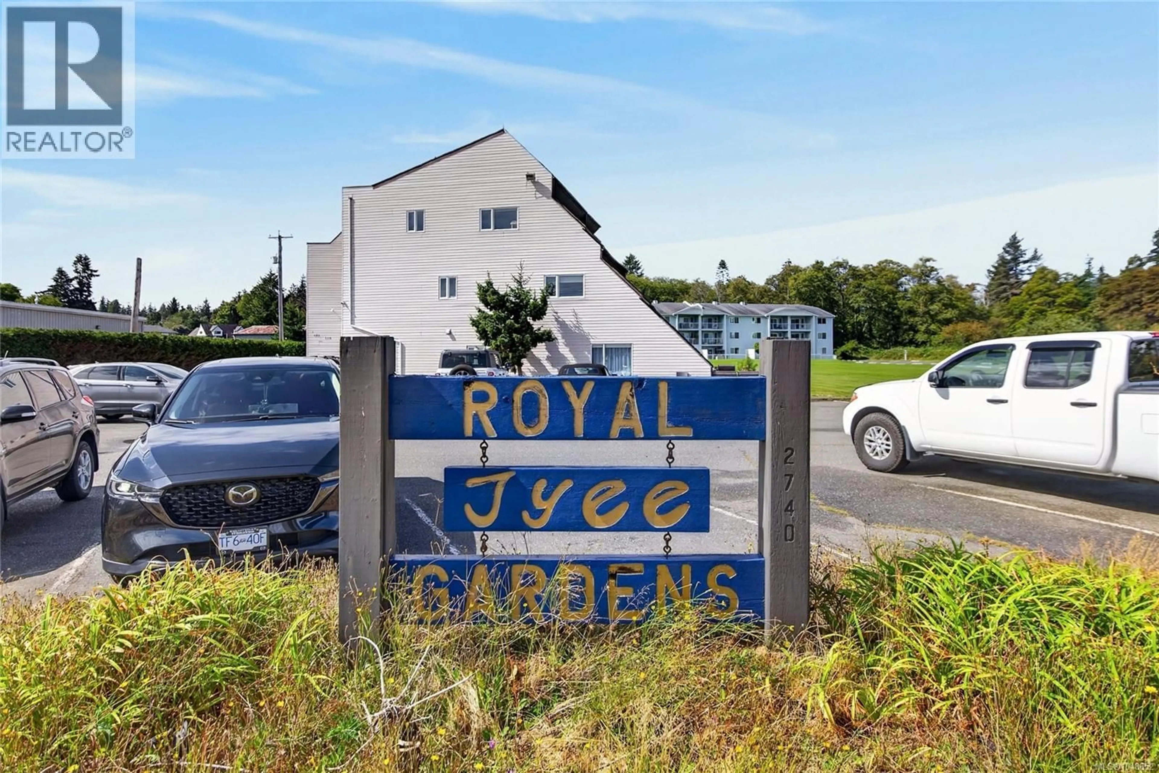 A pic from outside/outdoor area/front of a property/back of a property/a pic from drone, street for 108 - 2740 ISLAND HIGHWAY SOUTH, Campbell River British Columbia V9W1C7