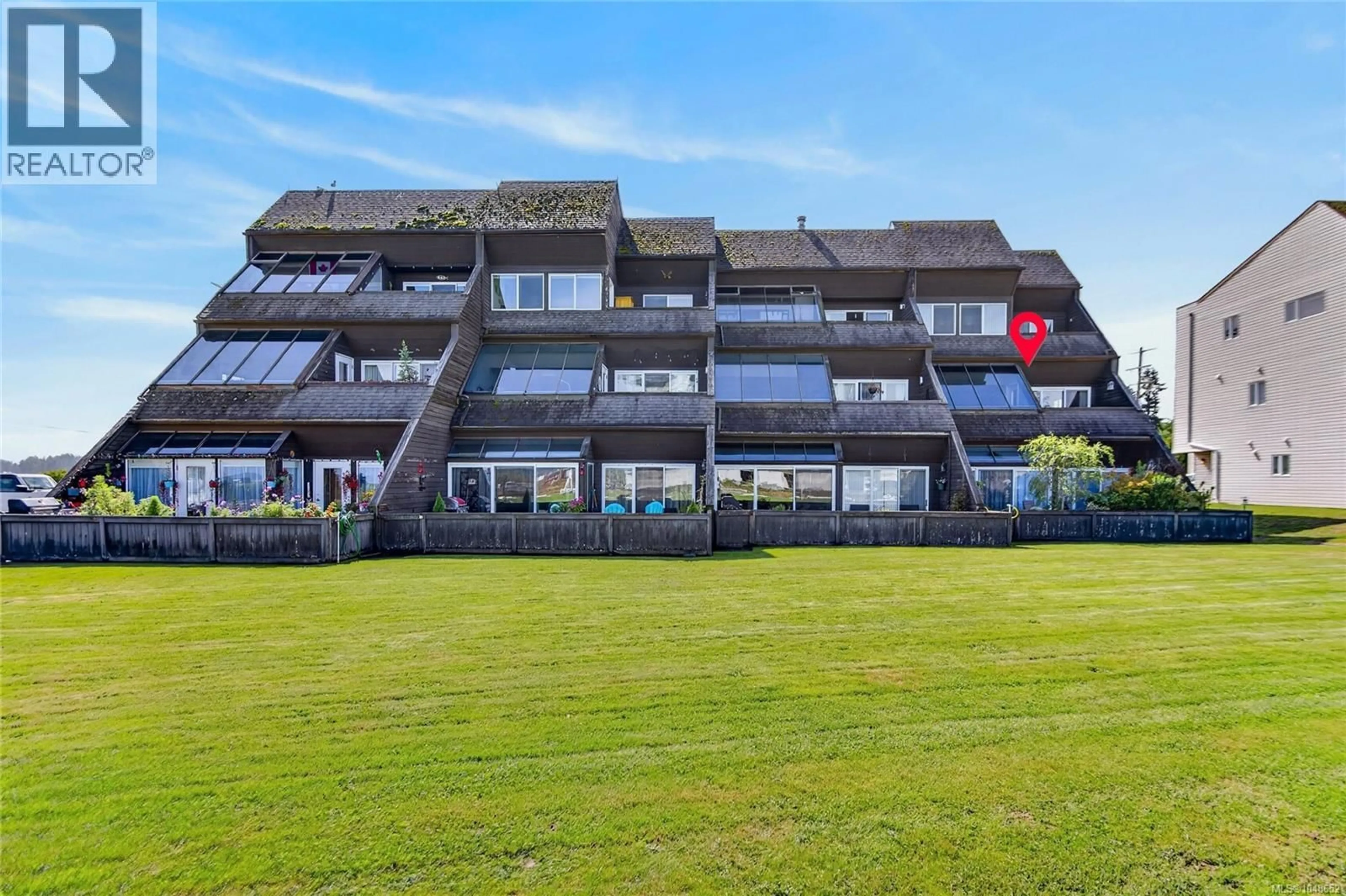 A pic from outside/outdoor area/front of a property/back of a property/a pic from drone, building for 108 - 2740 ISLAND HIGHWAY SOUTH, Campbell River British Columbia V9W1C7