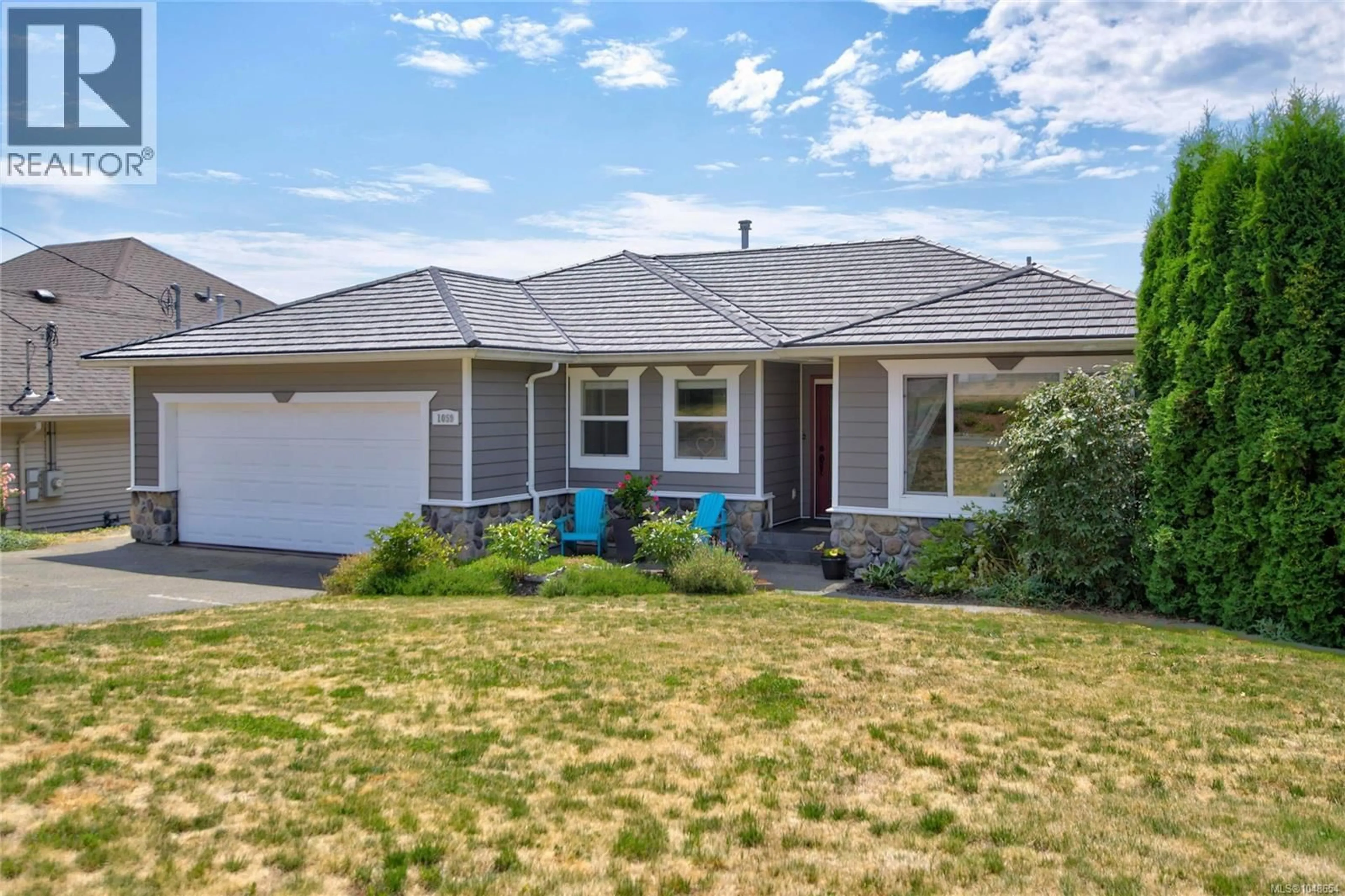 Home with vinyl exterior material, street for 1059 THORPE AVENUE, Courtenay British Columbia V9N7K7