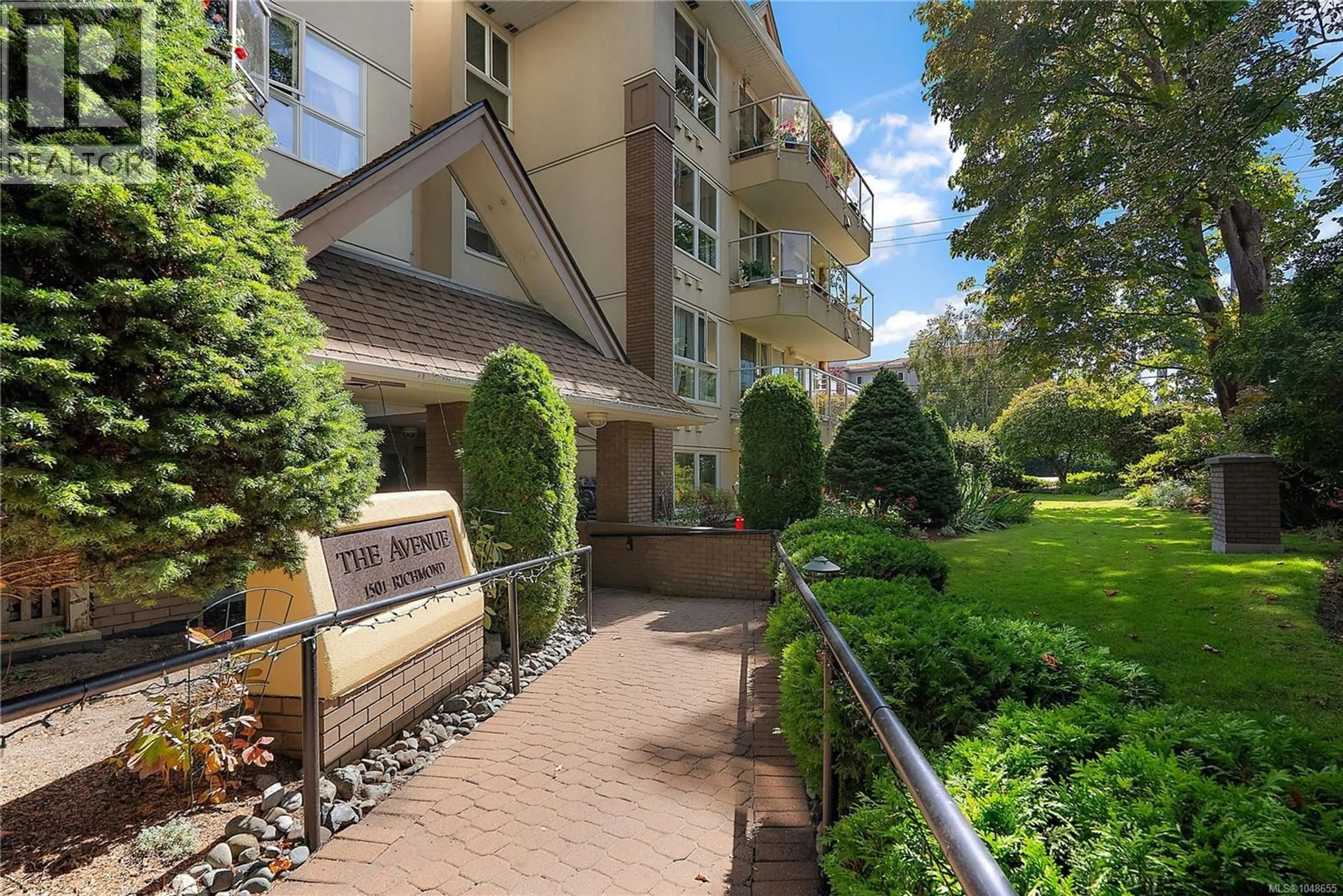 Patio, street for 204 - 1501 RICHMOND AVENUE, Victoria British Columbia V8R4P7