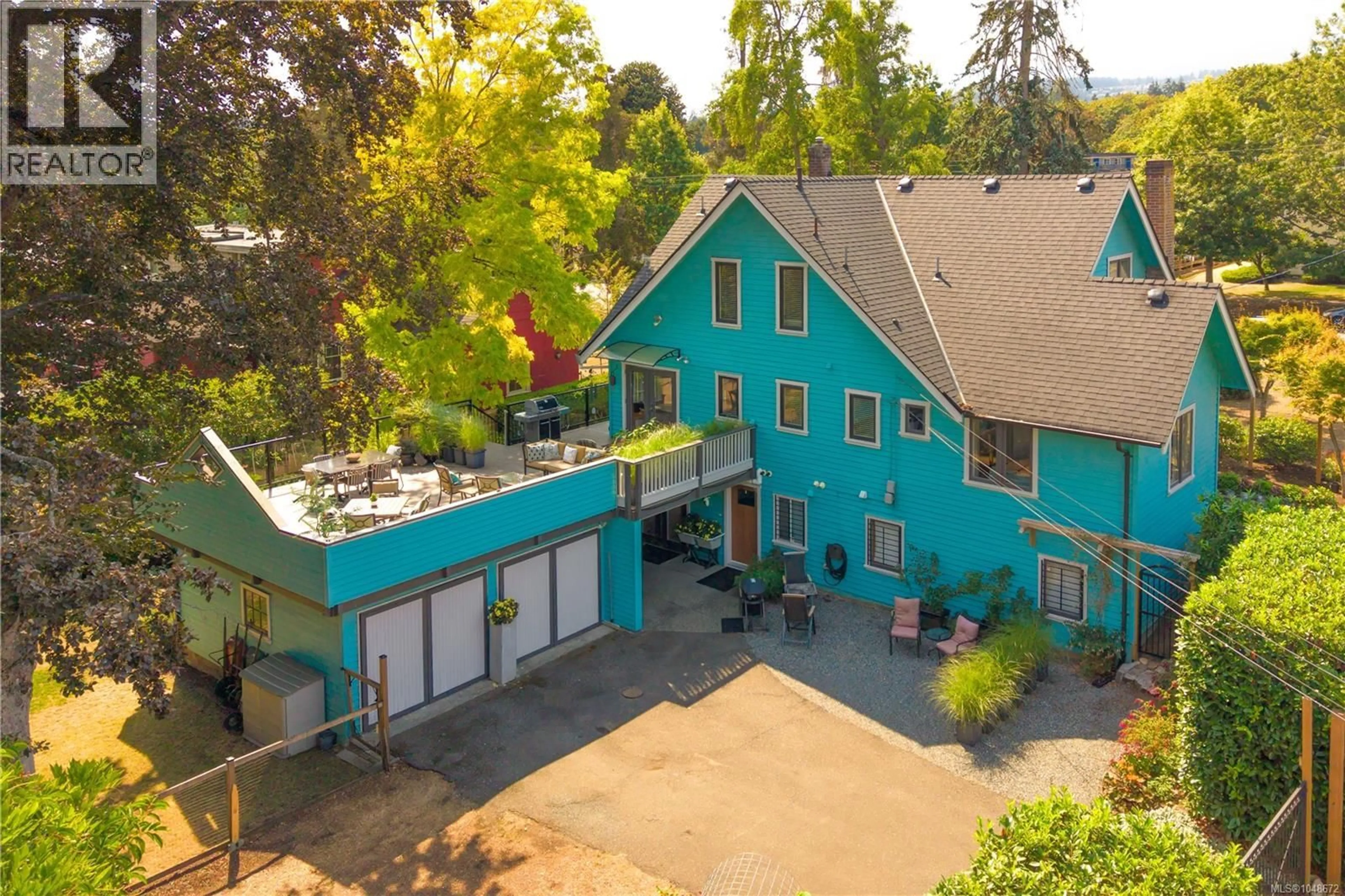 A pic from outside/outdoor area/front of a property/back of a property/a pic from drone, unknown for 290 VANCOUVER AVENUE, Nanaimo British Columbia V9S4G1