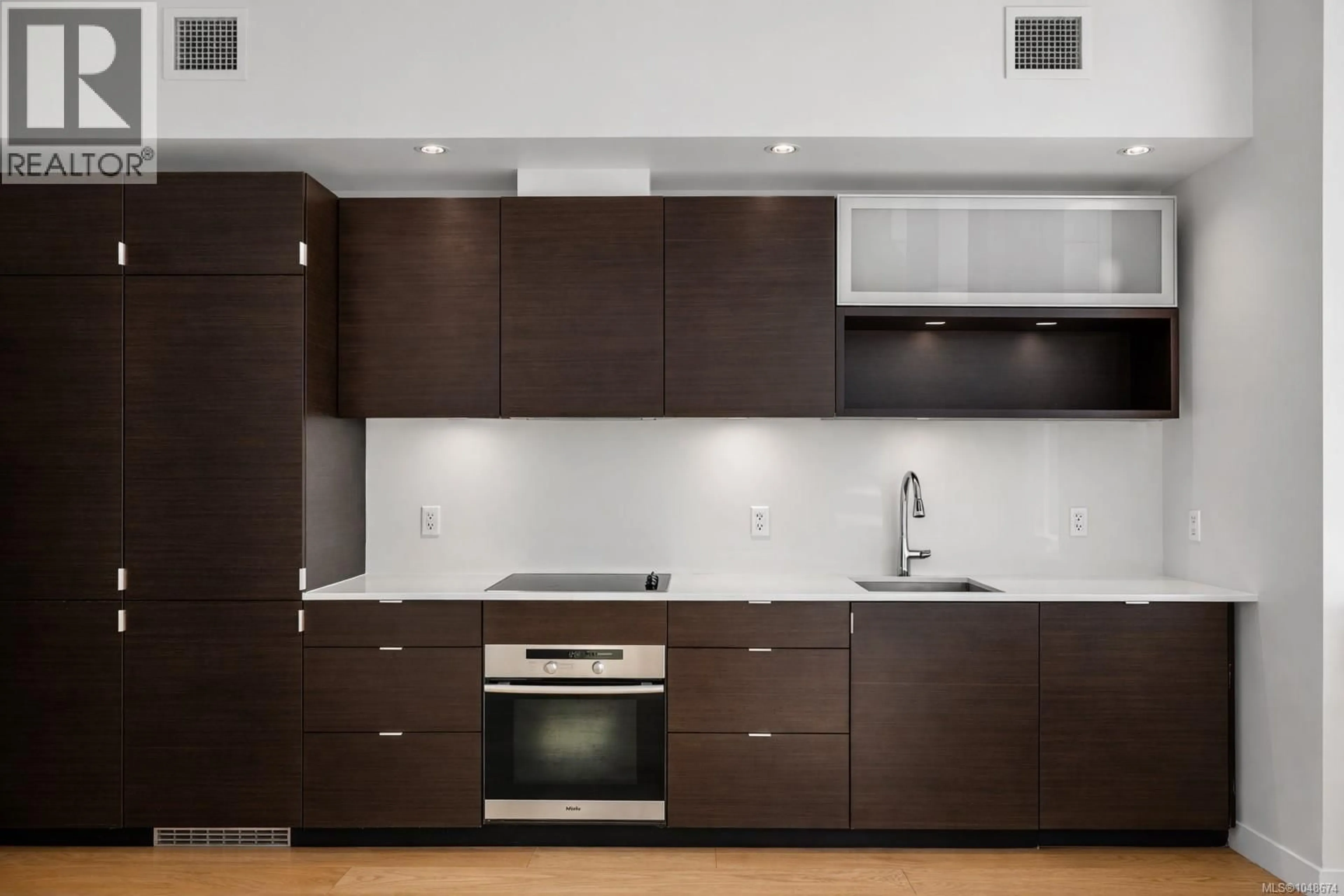 Standard kitchen, wood/laminate floor for 304 - 770 FISGARD STREET, Victoria British Columbia V8W0B8