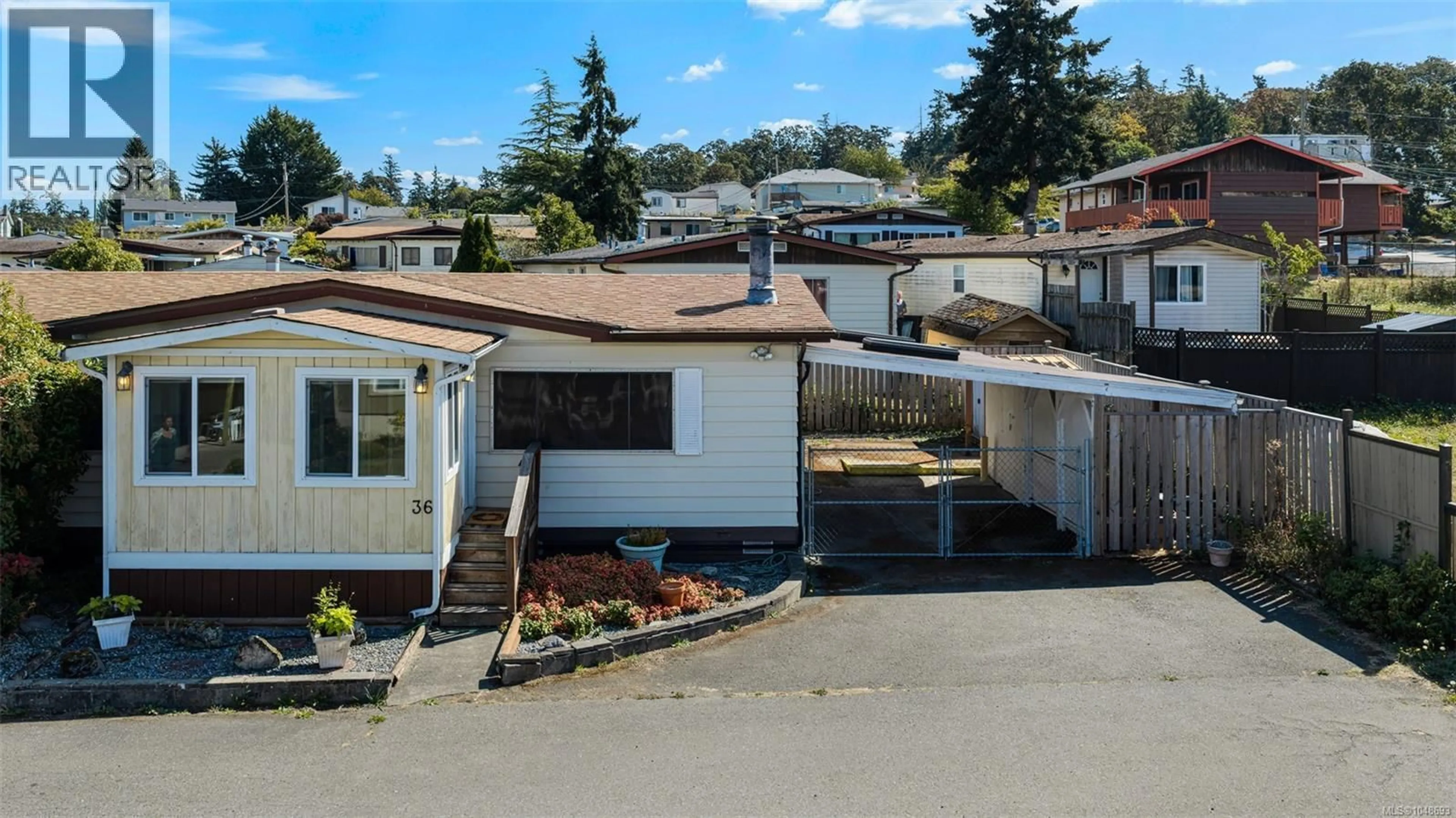 A pic from outside/outdoor area/front of a property/back of a property/a pic from drone, street for 36 - 1545 MIDDLE ROAD, Esquimalt British Columbia V9A0E4