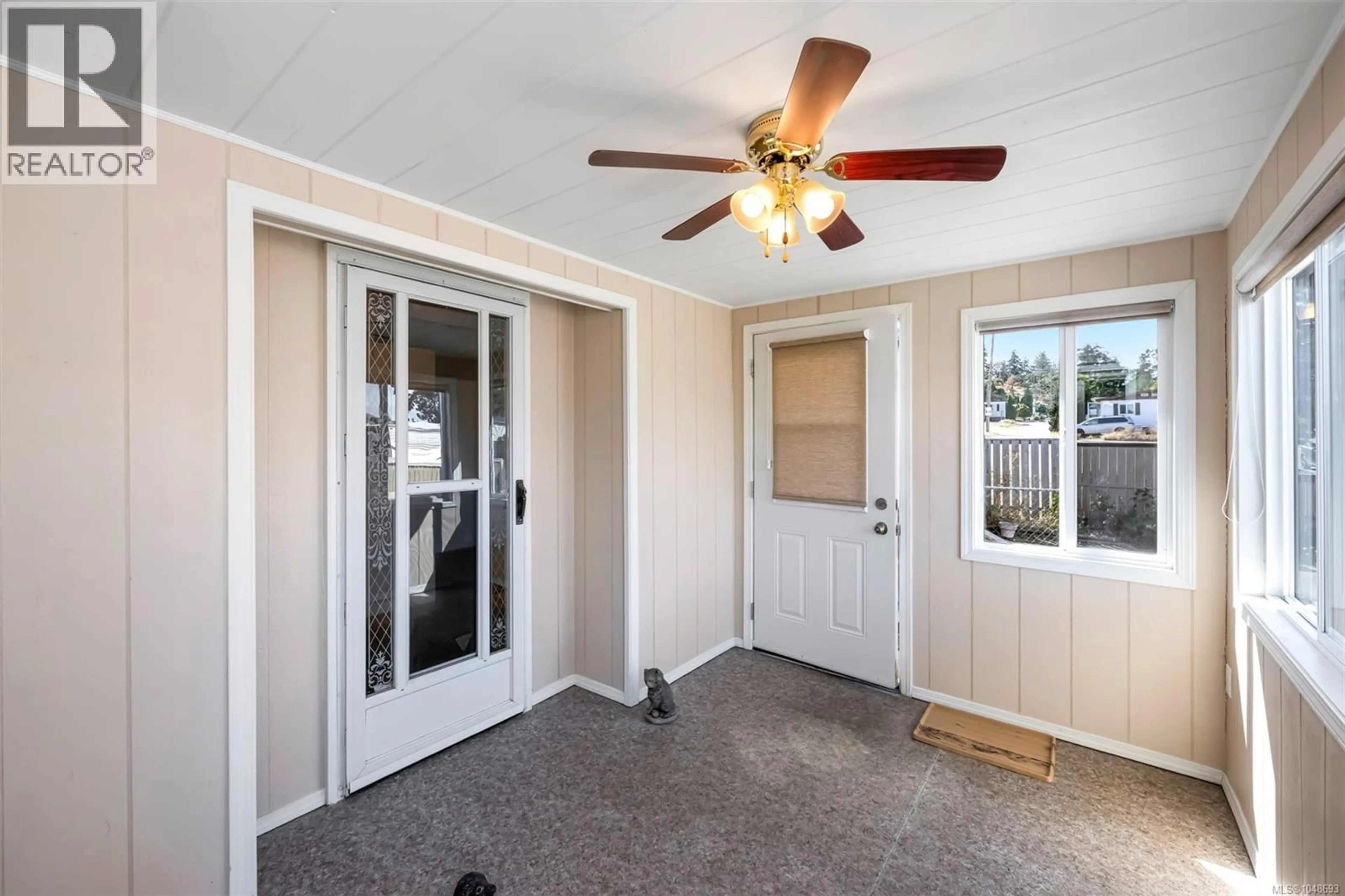 Indoor entryway for 36 - 1545 MIDDLE ROAD, Esquimalt British Columbia V9A0E4