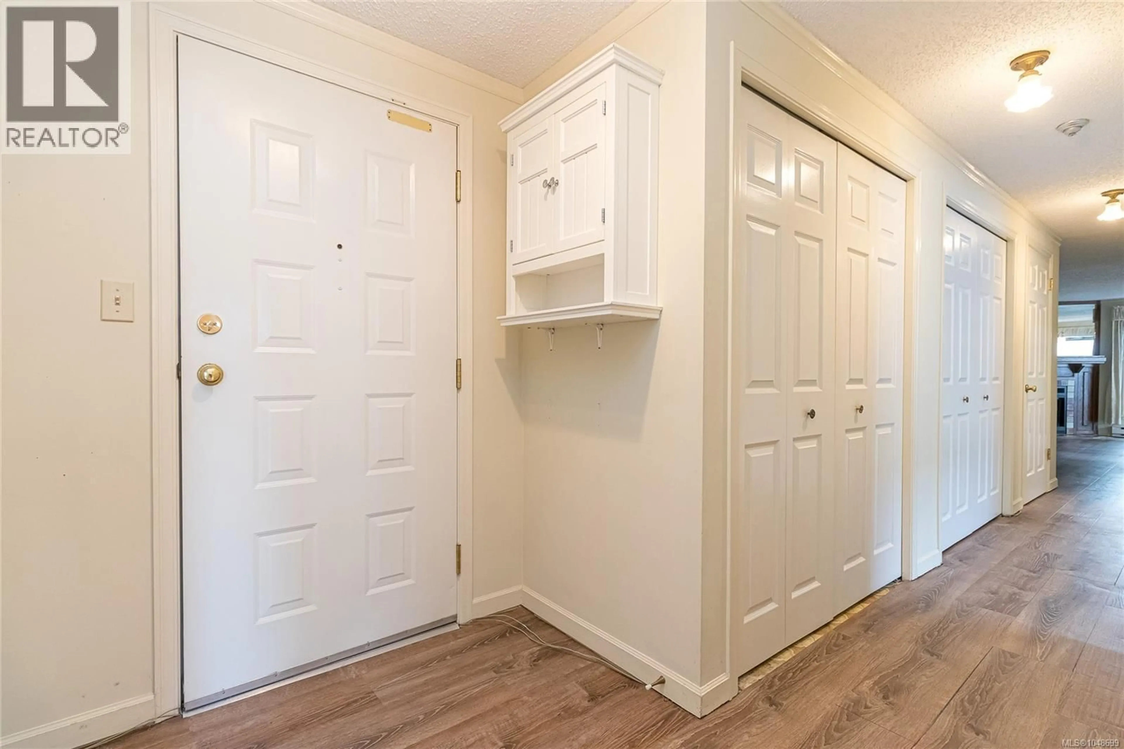 Indoor entryway for 303 - 720 VANCOUVER STREET, Victoria British Columbia V8V3V3