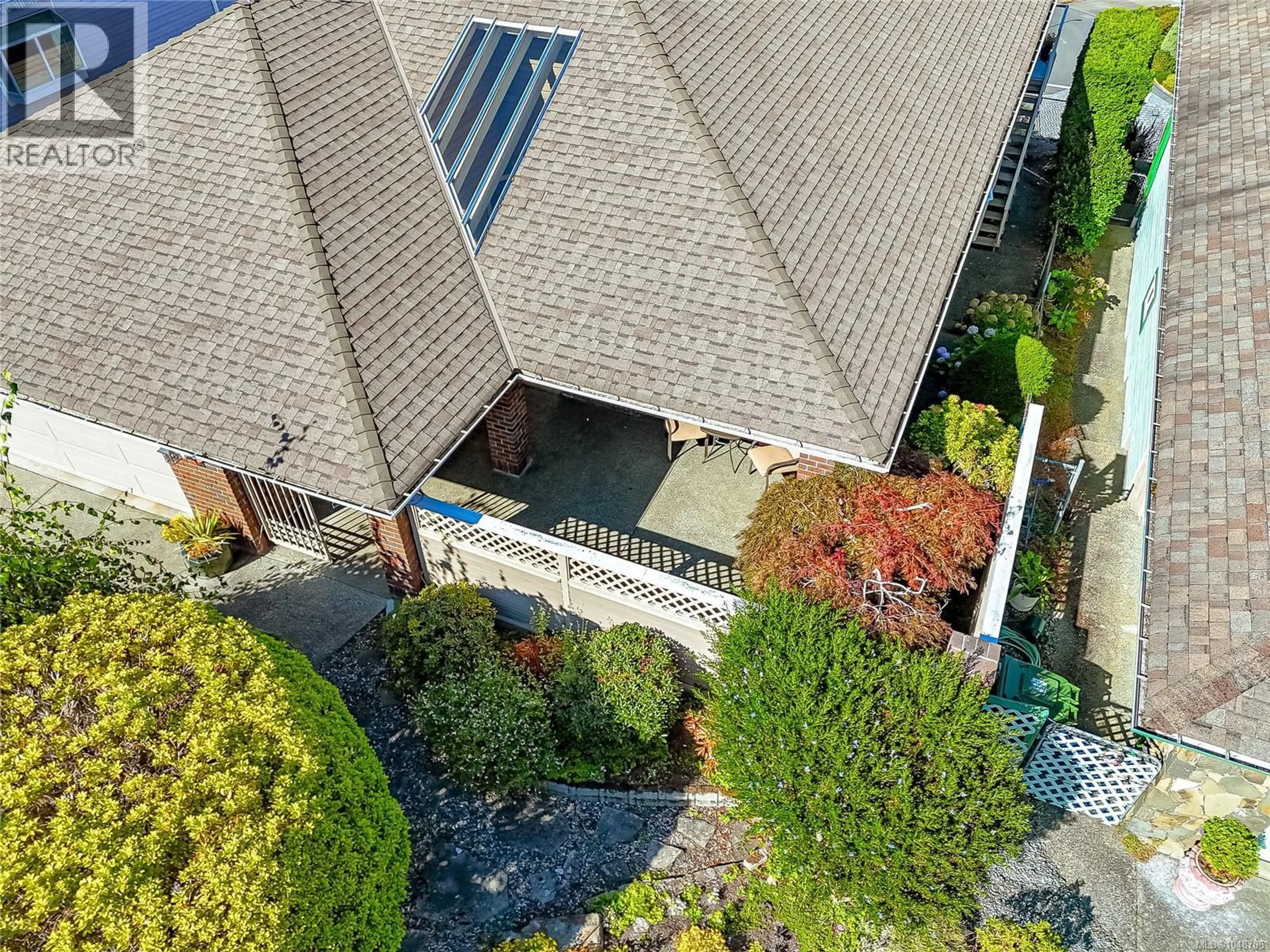 A pic from outside/outdoor area/front of a property/back of a property/a pic from drone, unknown for 3661 RIDGE LANE, Cobble Hill British Columbia V8H0K8