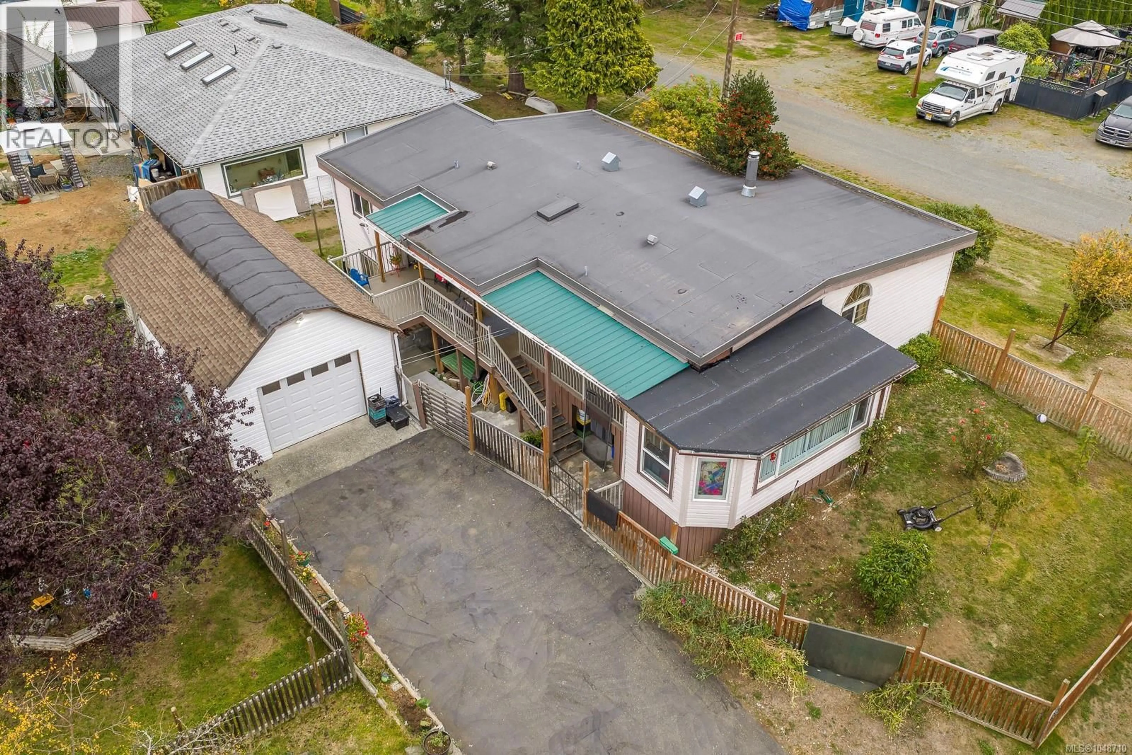 A pic from outside/outdoor area/front of a property/back of a property/a pic from drone, building for 134 SURFSIDE DRIVE, Campbell River British Columbia V9H1H6