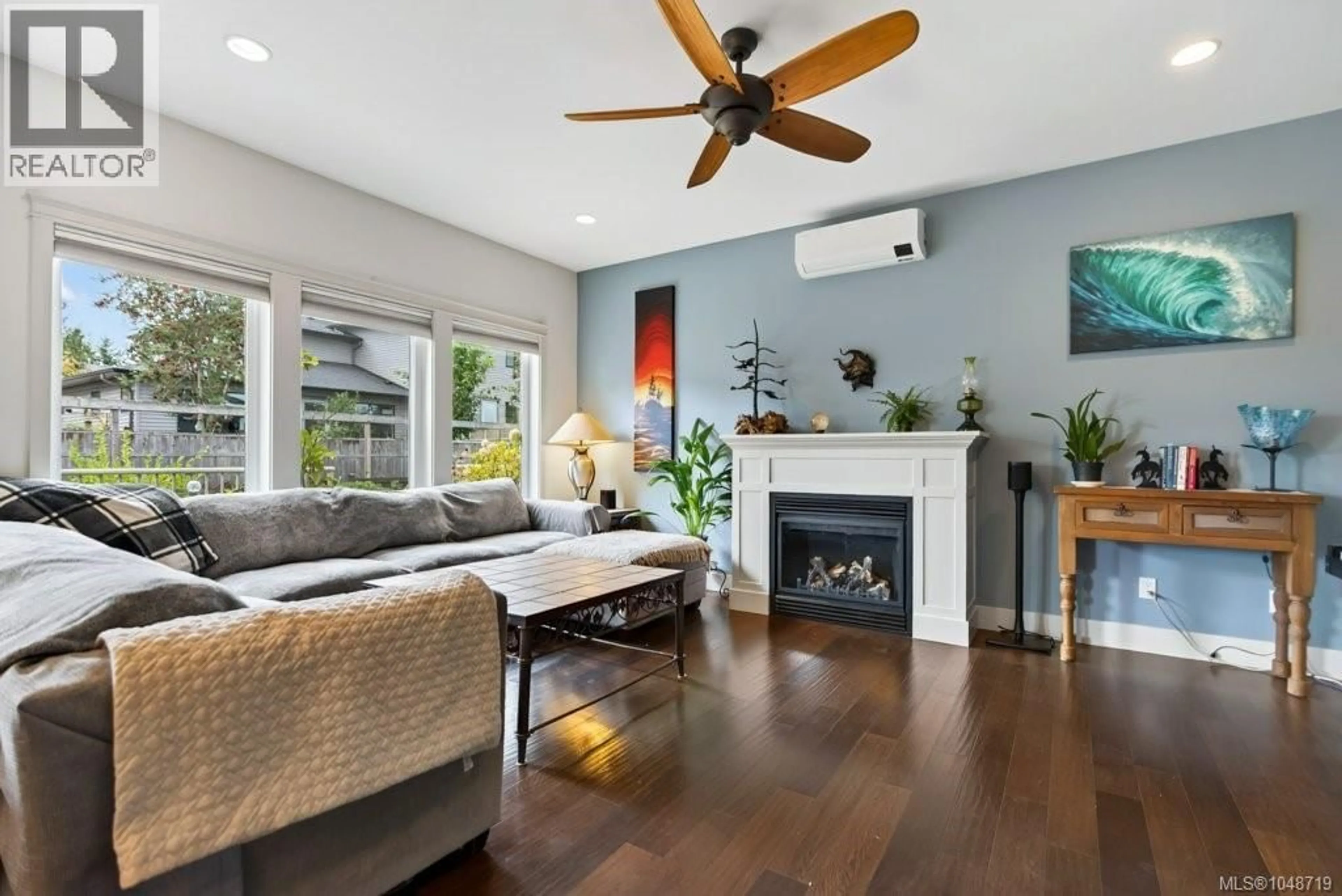 Living room with furniture, wood/laminate floor for 2581 KENDAL AVENUE, Cumberland British Columbia V0R1S0