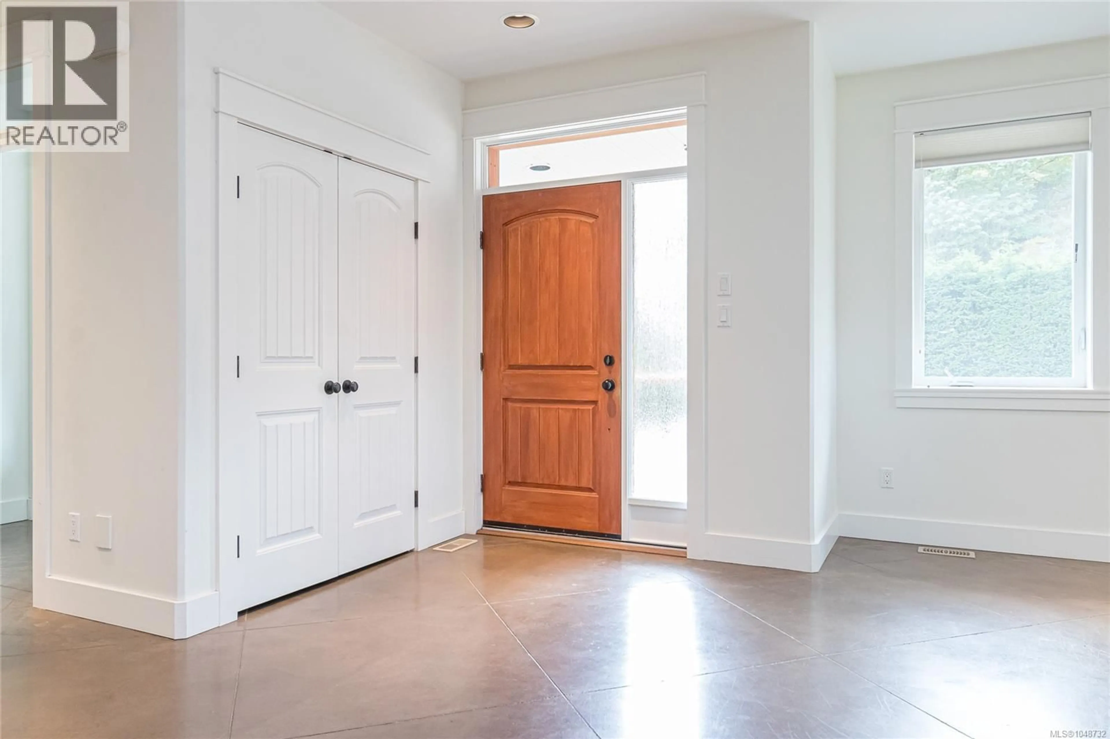 Indoor entryway for 502 NOTTINGHAM DRIVE, Nanaimo British Columbia V9T0C3