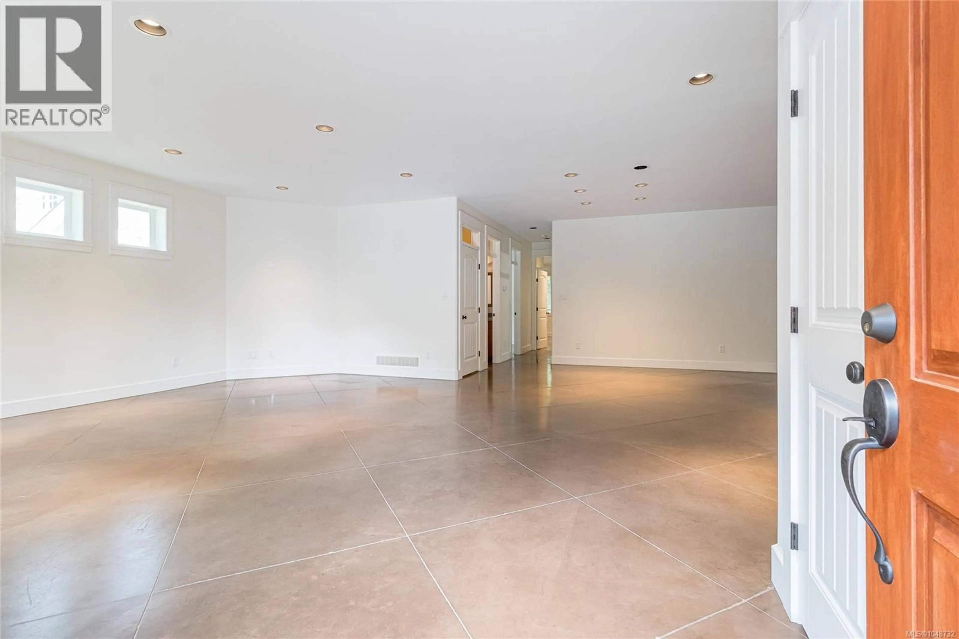 Indoor foyer for 502 NOTTINGHAM DRIVE, Nanaimo British Columbia V9T0C3