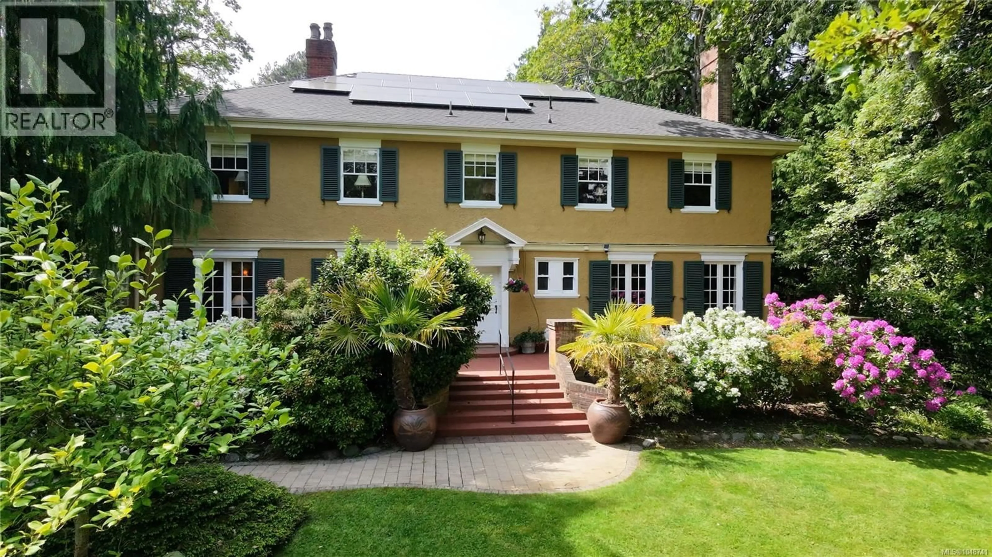 Home with brick exterior material, street for 990 TERRACE AVENUE, Victoria British Columbia V8S3V3