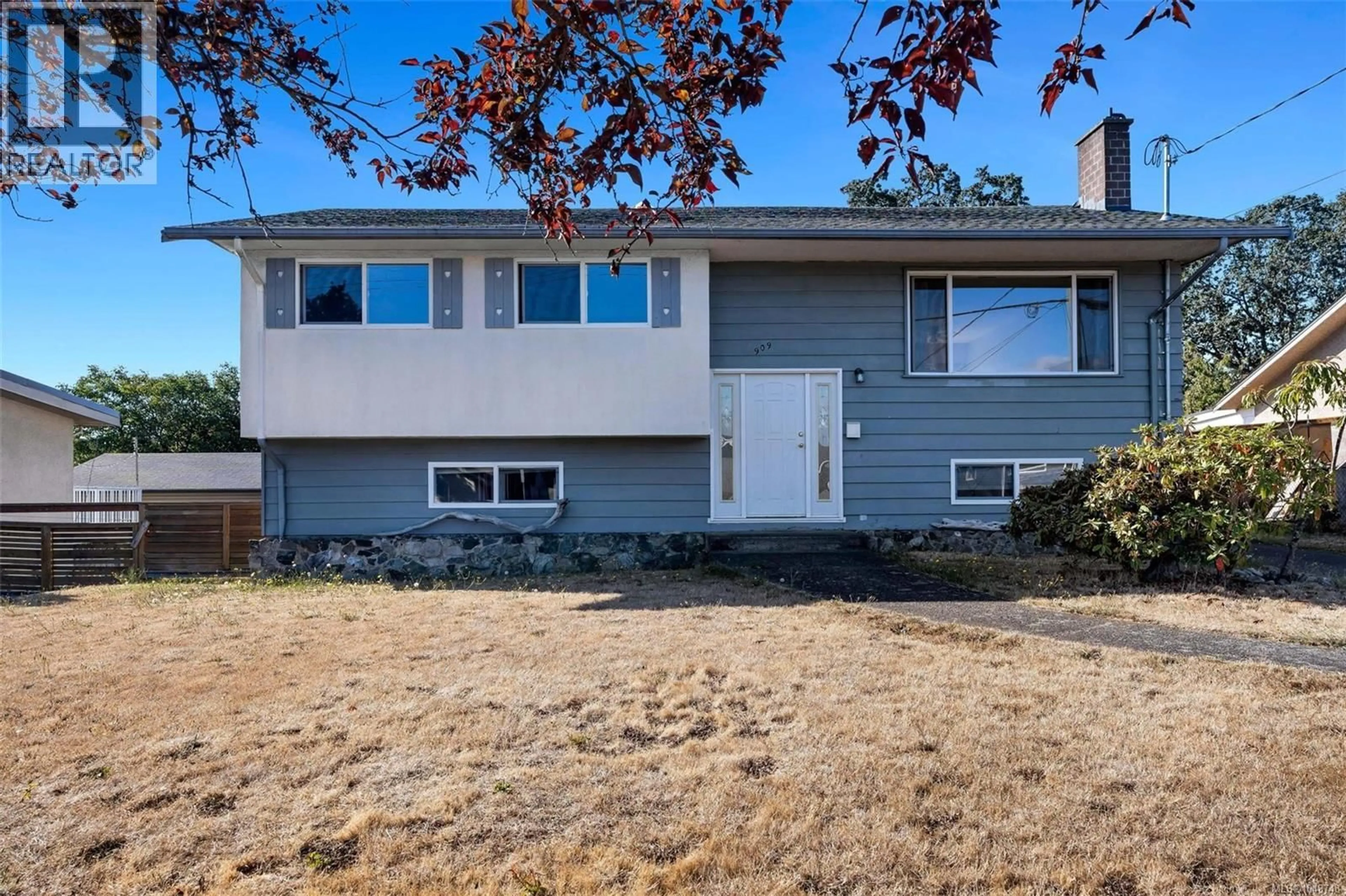 Home with vinyl exterior material, street for 909 SHEARWATER STREET, Esquimalt British Columbia V9A4V3
