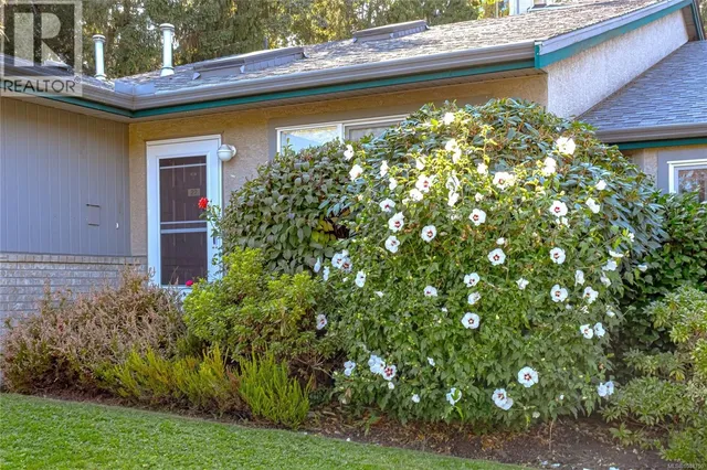 22 - 1473 GARNET ROAD, Saanich 2
