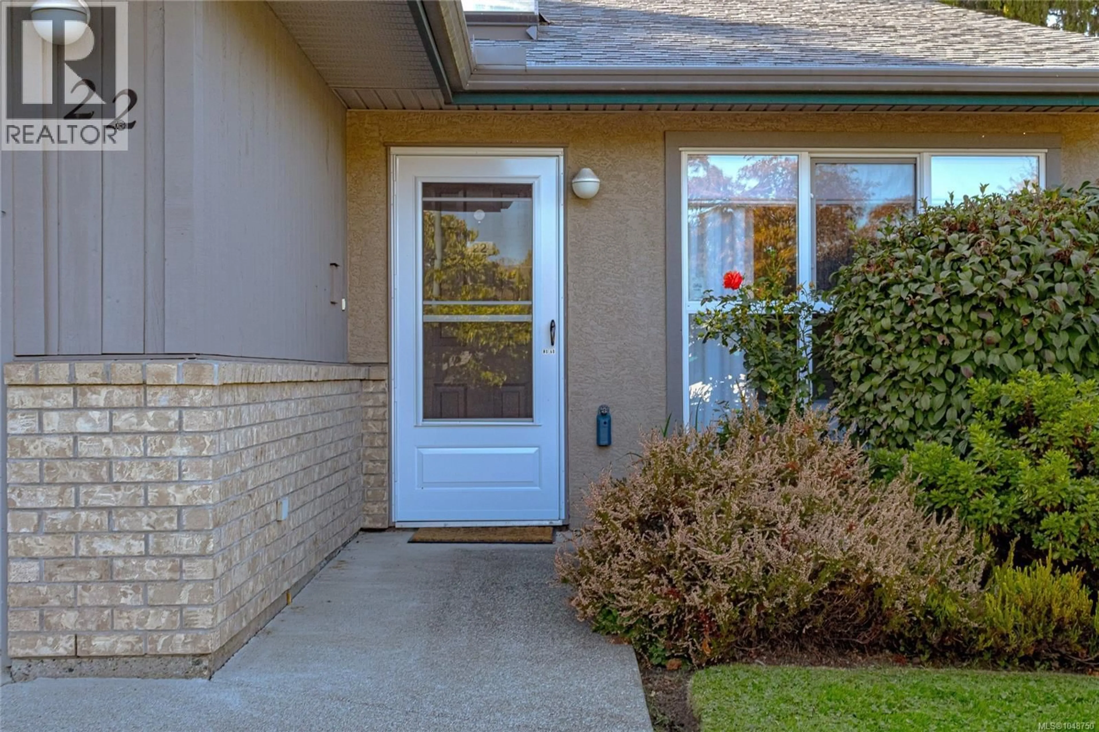 Indoor entryway for 22 - 1473 GARNET ROAD, Saanich British Columbia V8P5T5