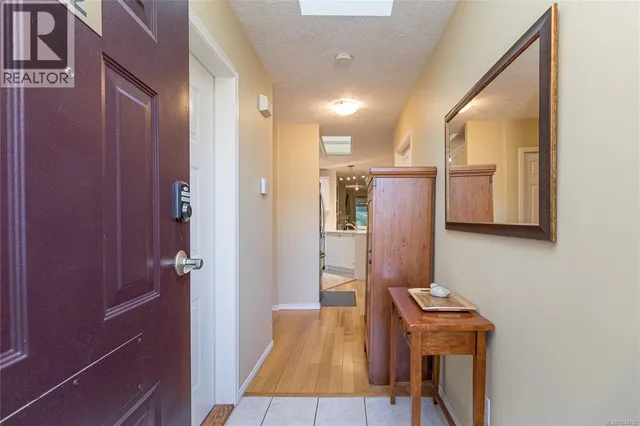 22 - 1473 GARNET ROAD, Saanich 5