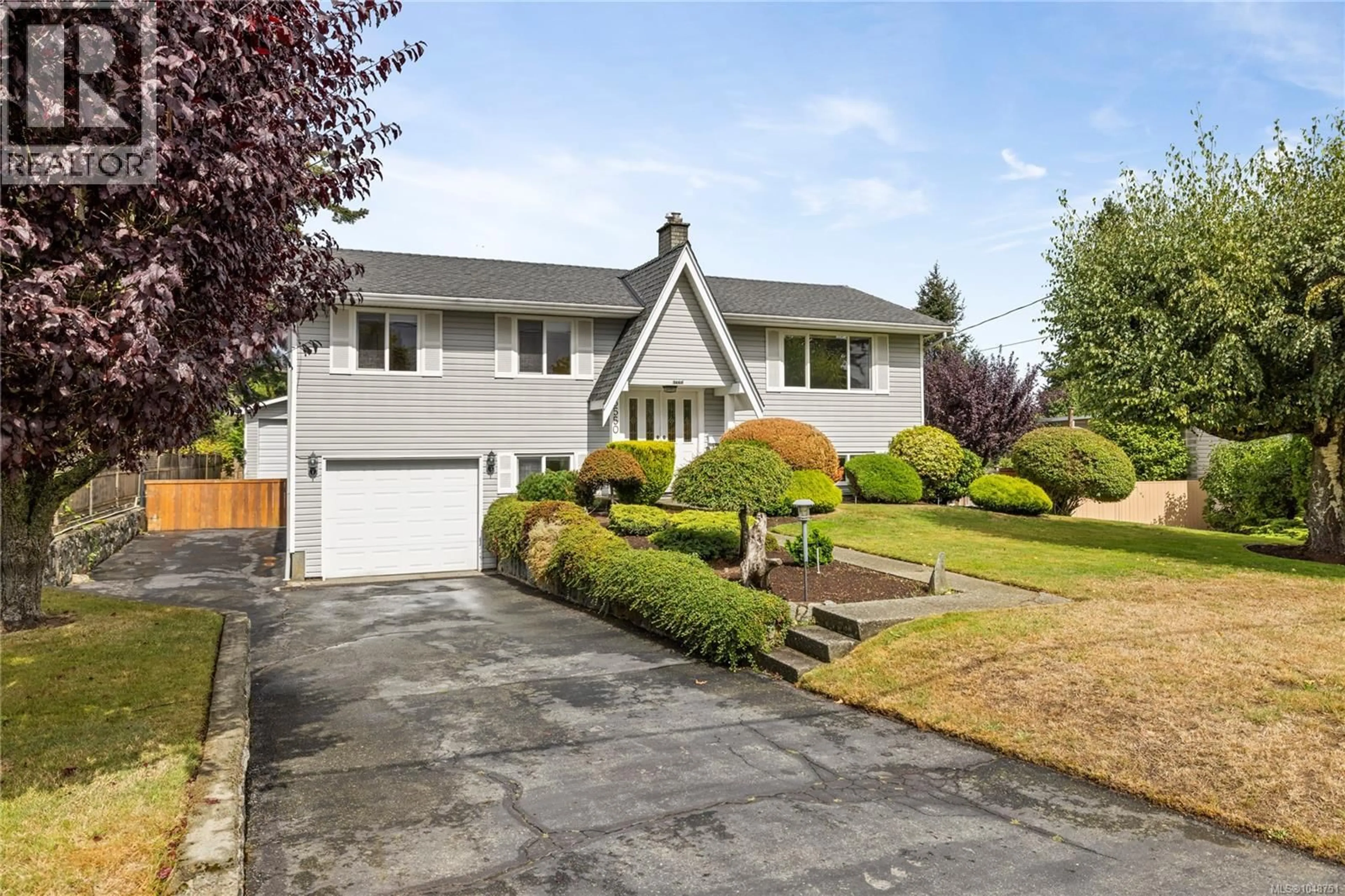 Home with vinyl exterior material, street for 3550 COUNTRY CLUB DRIVE, Nanaimo British Columbia V9T1T9