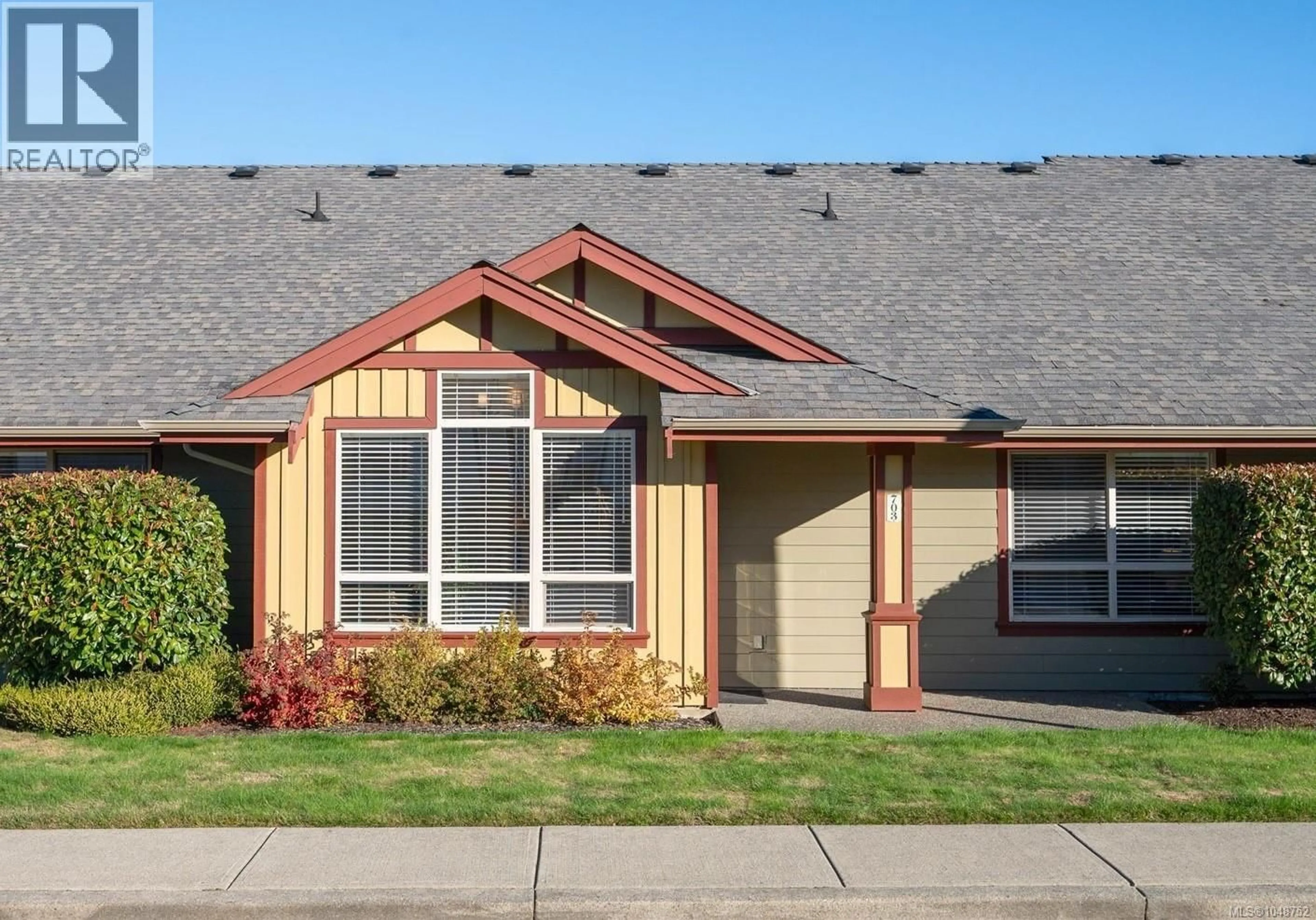 Home with vinyl exterior material, street for 703 - 261 MILLS STREET, Parksville British Columbia V9P2N5