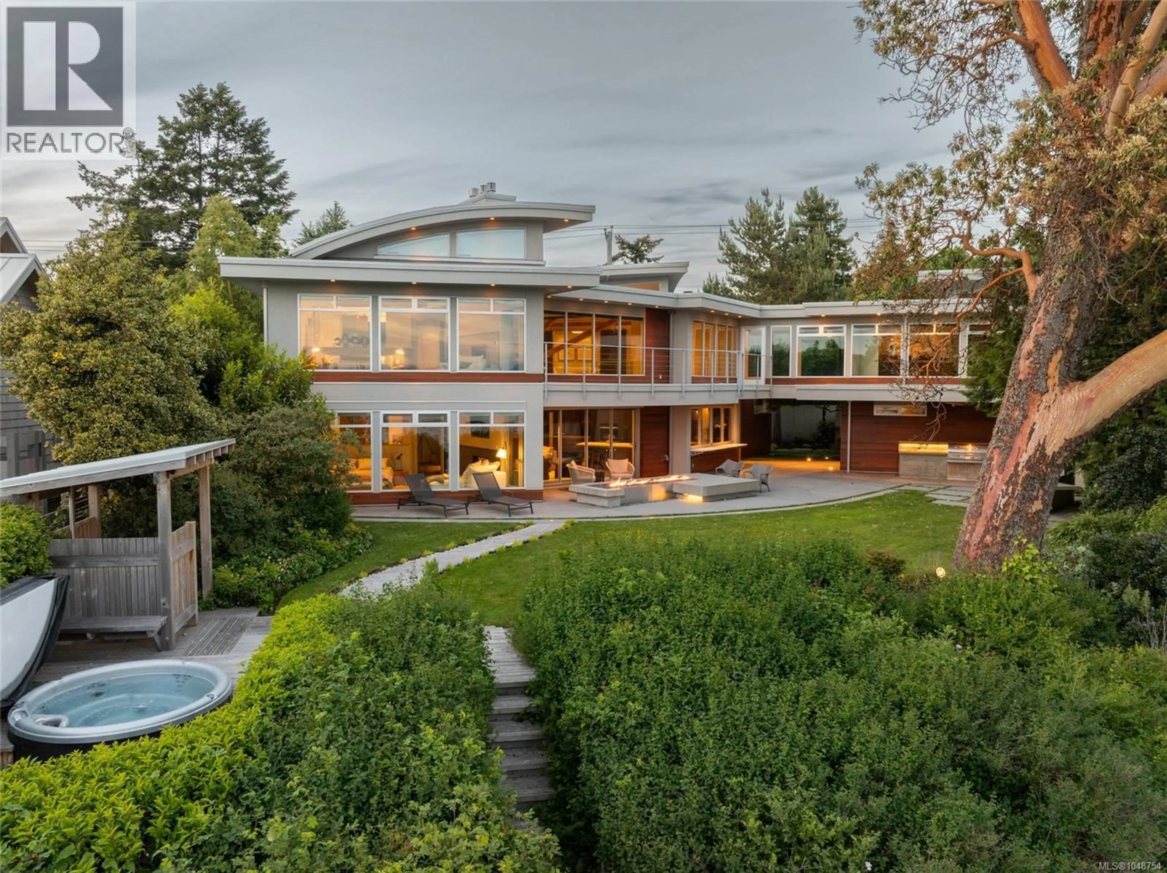 Unknown for 3931 CADBORO BAY ROAD, Saanich British Columbia V8N4G7