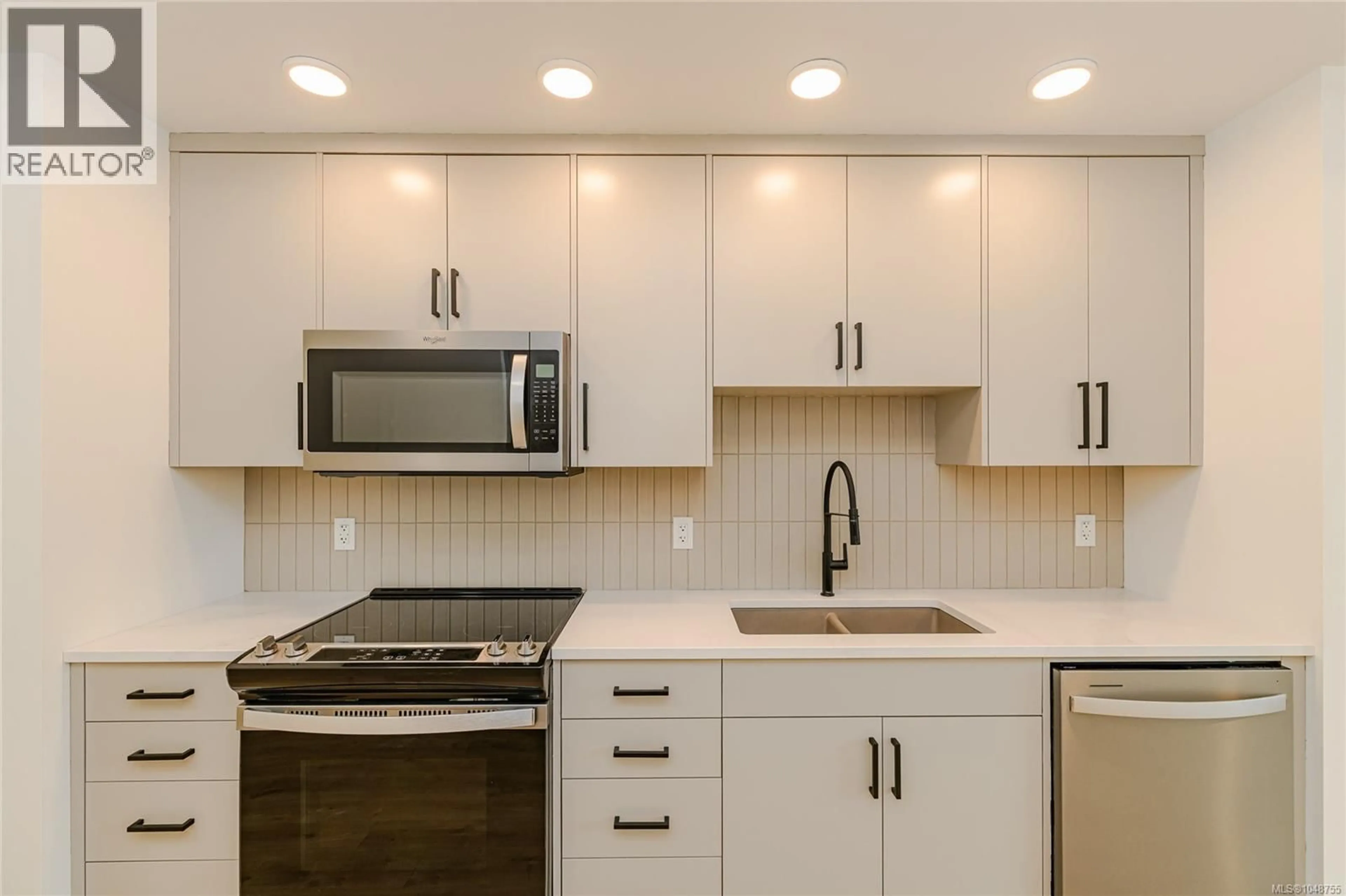Standard kitchen, ceramic/tile floor for 404 - 201 DOGWOOD DRIVE, Ladysmith British Columbia V9G0C3