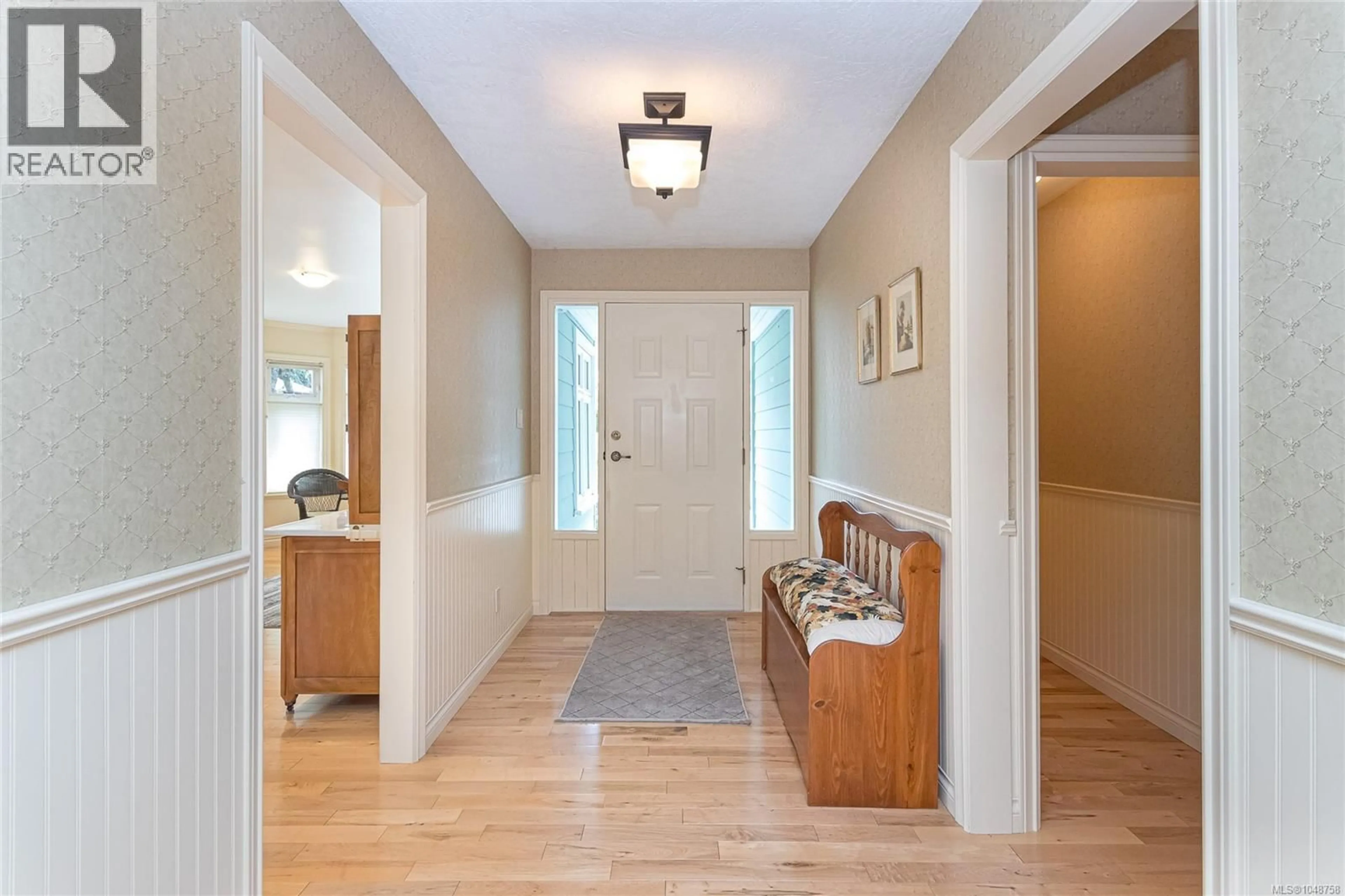Indoor entryway for 1112 VIC PLACE, Central Saanich British Columbia V8M1J1