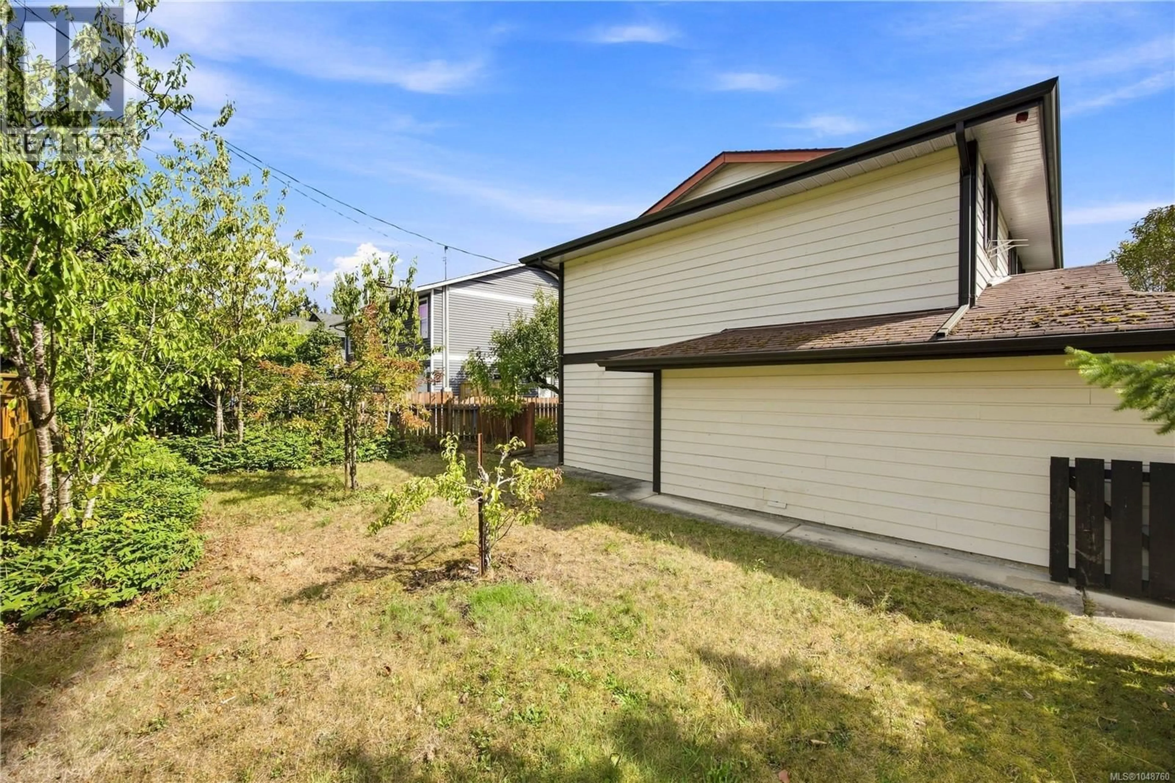 A pic from outside/outdoor area/front of a property/back of a property/a pic from drone, street for 540 DUNDAS STREET, Nanaimo British Columbia V9T1L6