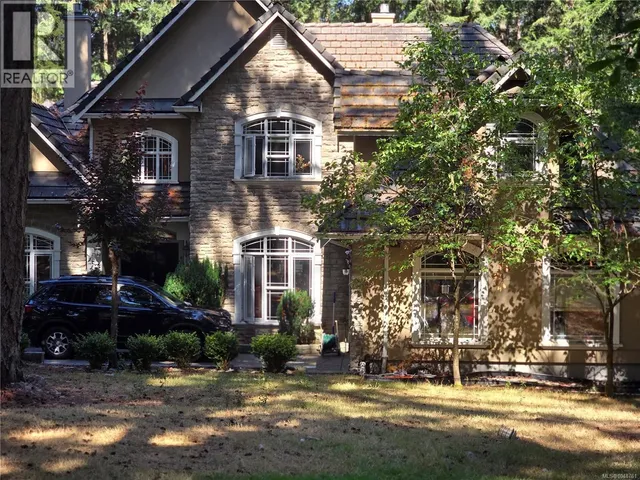 870 FALKIRK AVENUE, North Saanich 2