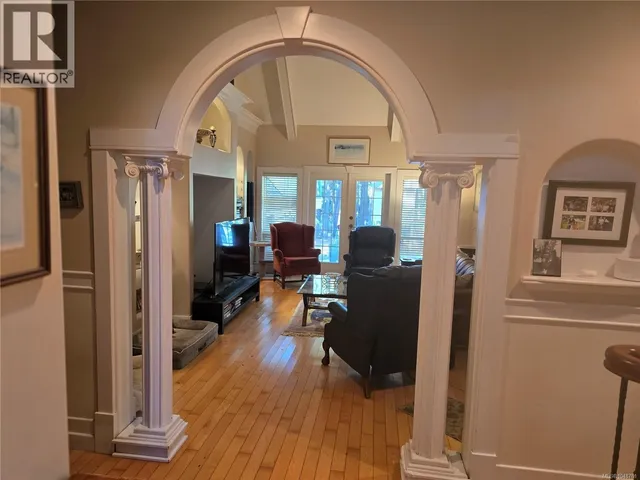 870 FALKIRK AVENUE, North Saanich 5
