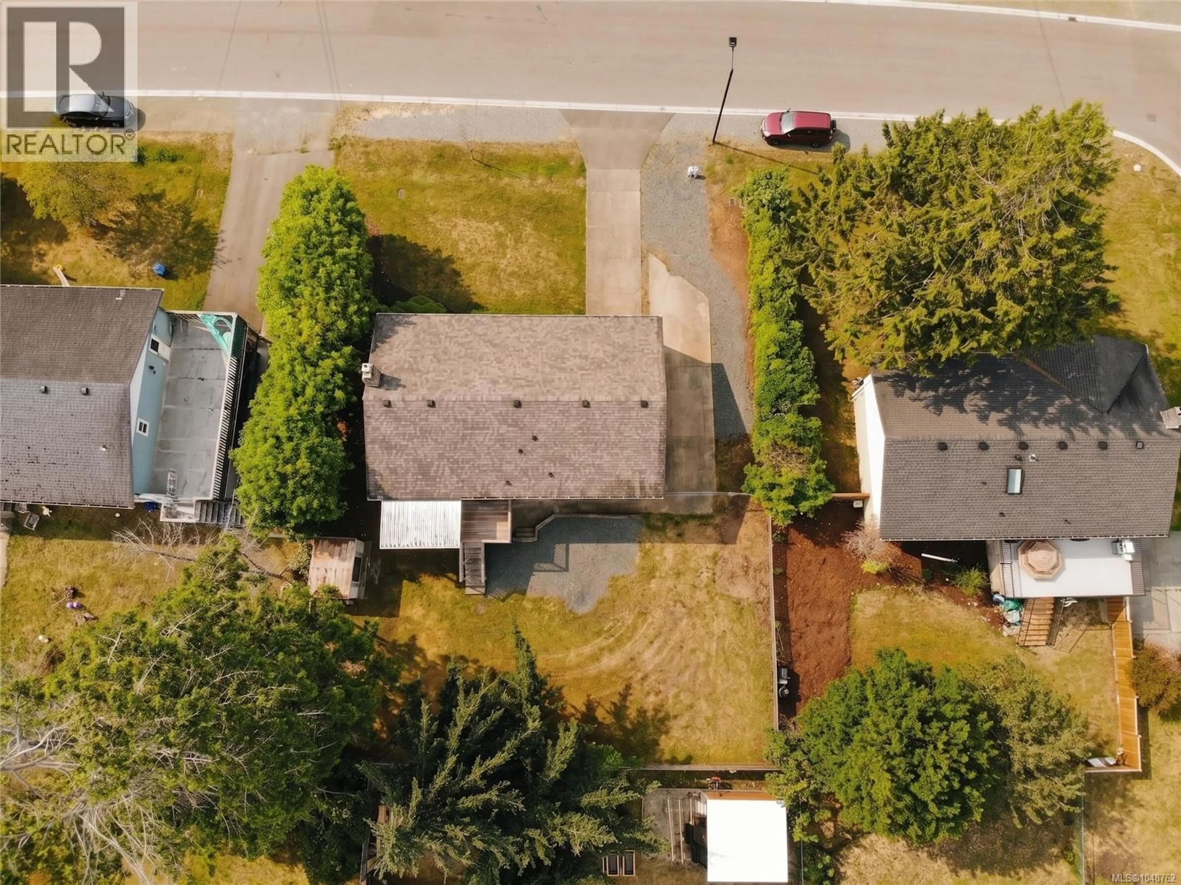 A pic from outside/outdoor area/front of a property/back of a property/a pic from drone, street for 156 MOSS AVENUE, Parksville British Columbia V9P1L7