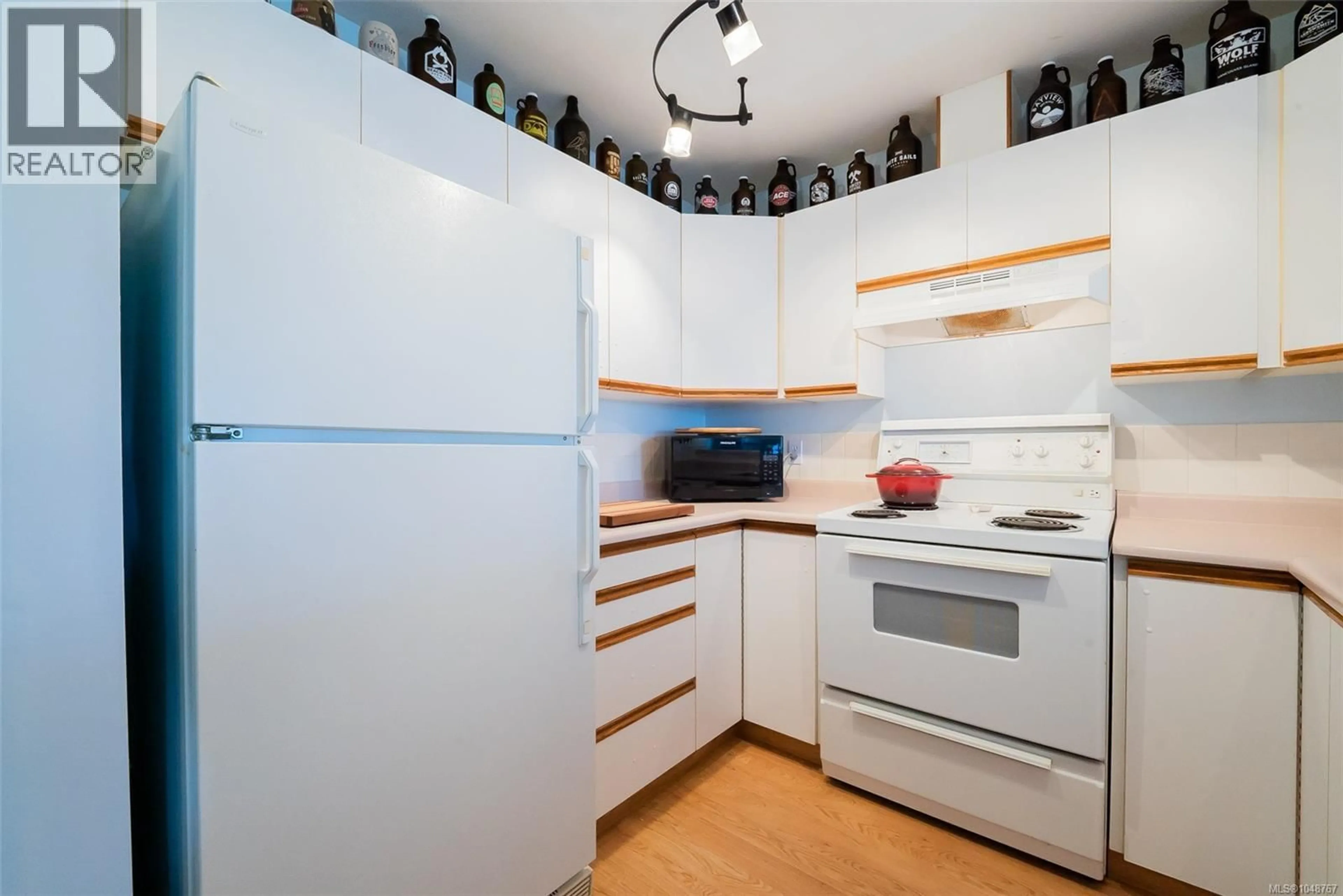 Standard kitchen, unknown for 405 - 1631 DUFFERIN CRESCENT, Nanaimo British Columbia V9S5T4