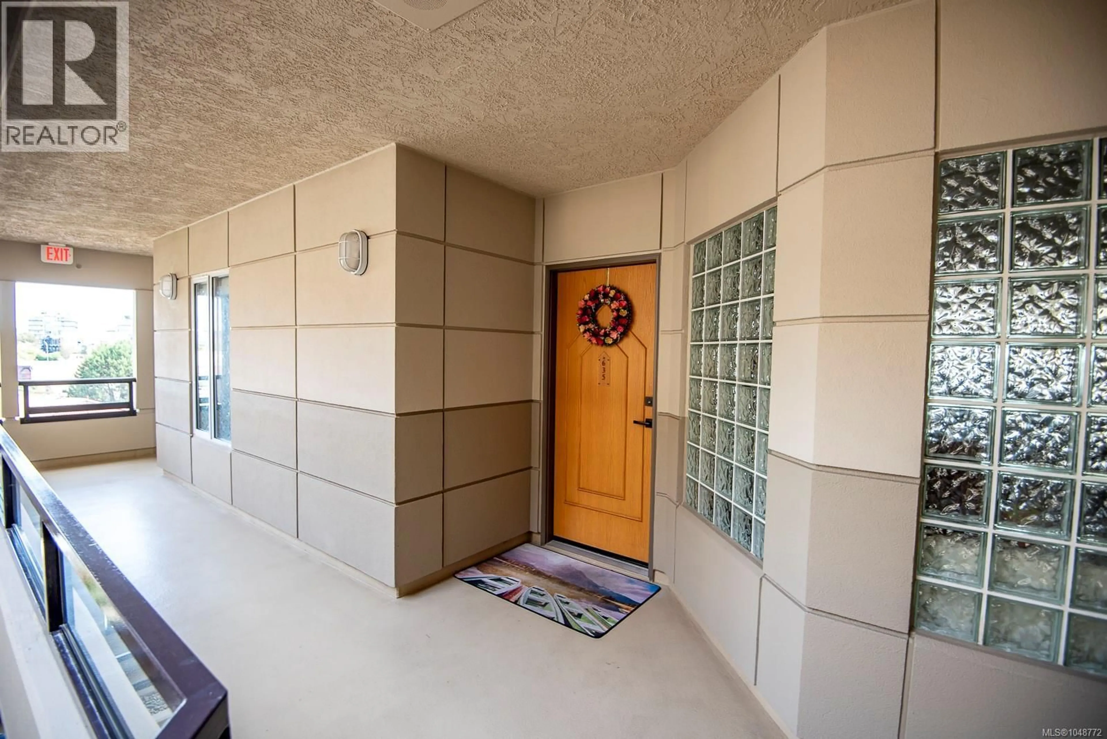 Indoor foyer for 635 - 205 KIMTA ROAD, Victoria British Columbia V9A6T5