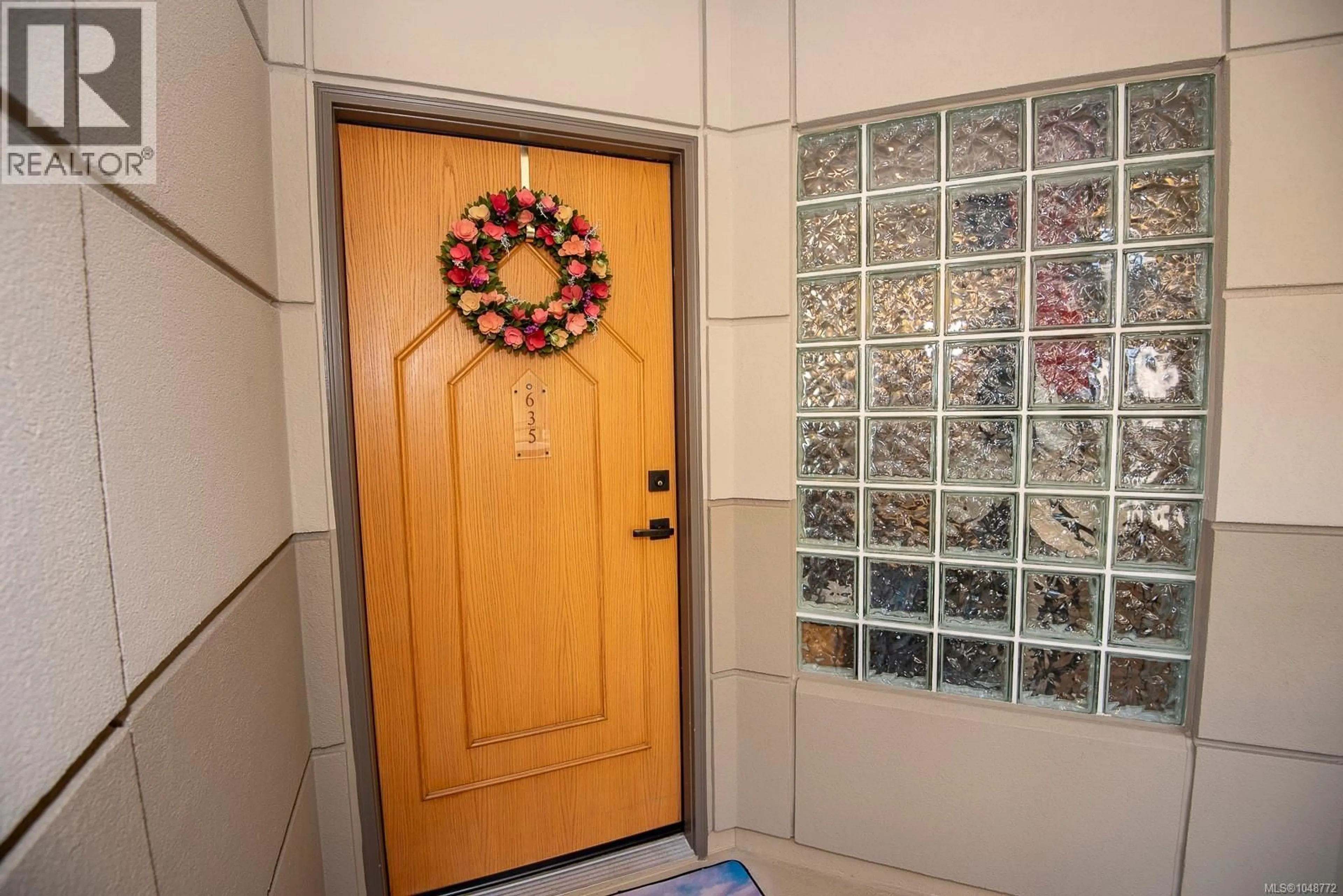 Indoor entryway for 635 - 205 KIMTA ROAD, Victoria British Columbia V9A6T5
