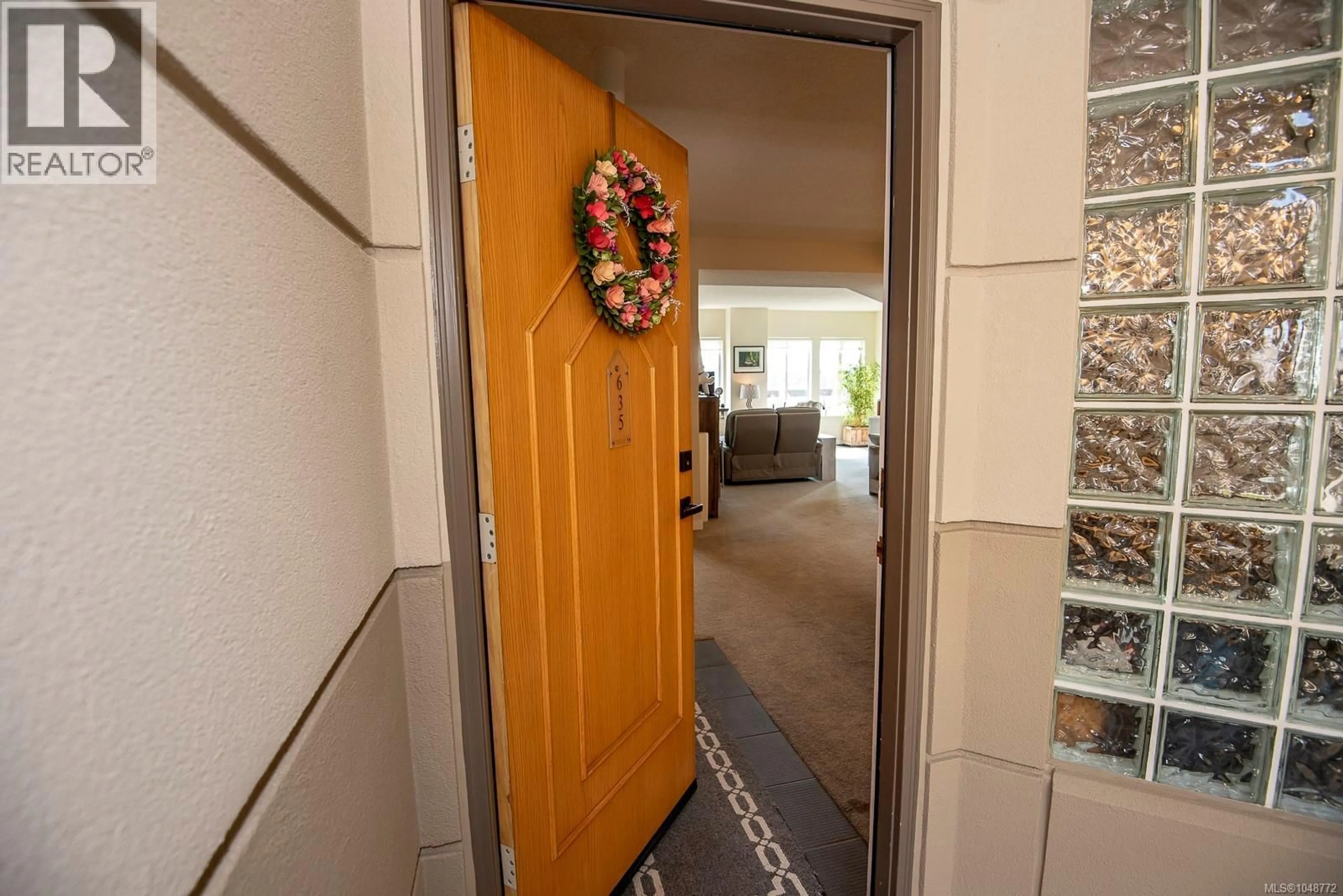 Indoor foyer for 635 - 205 KIMTA ROAD, Victoria British Columbia V9A6T5