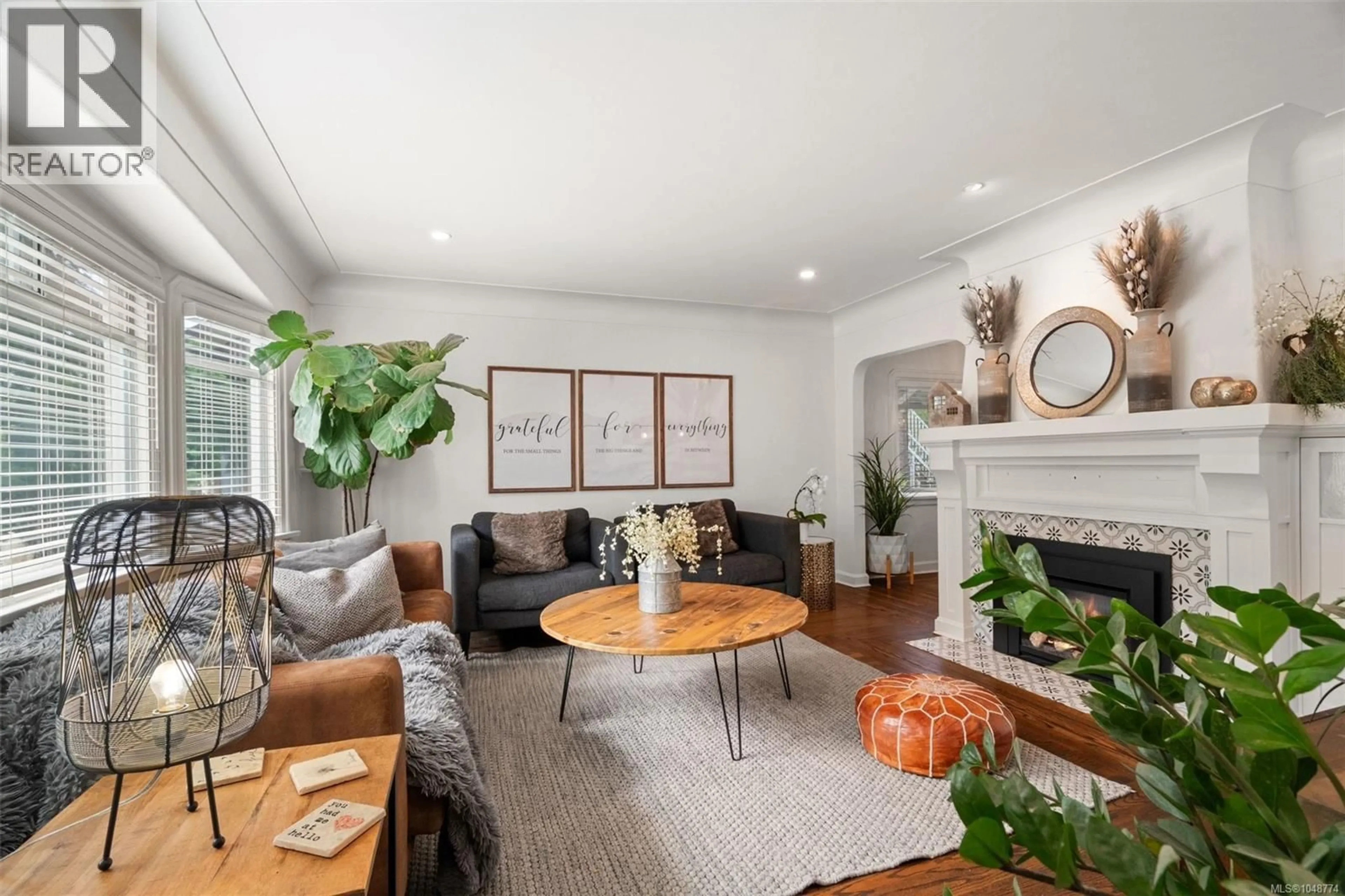 Living room with furniture, unknown for 970 BANK STREET, Victoria British Columbia V8S4B2