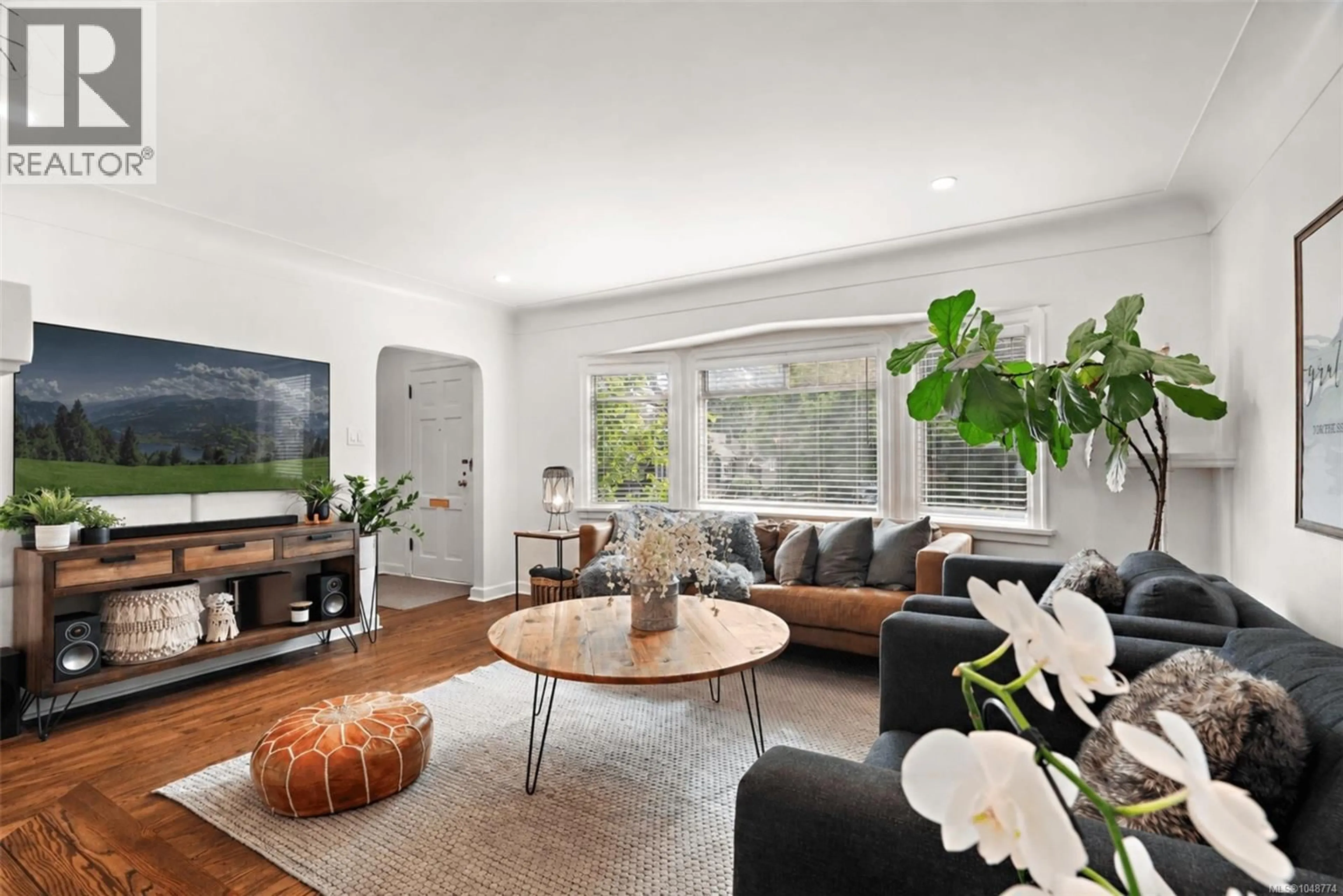 Living room with furniture, unknown for 970 BANK STREET, Victoria British Columbia V8S4B2